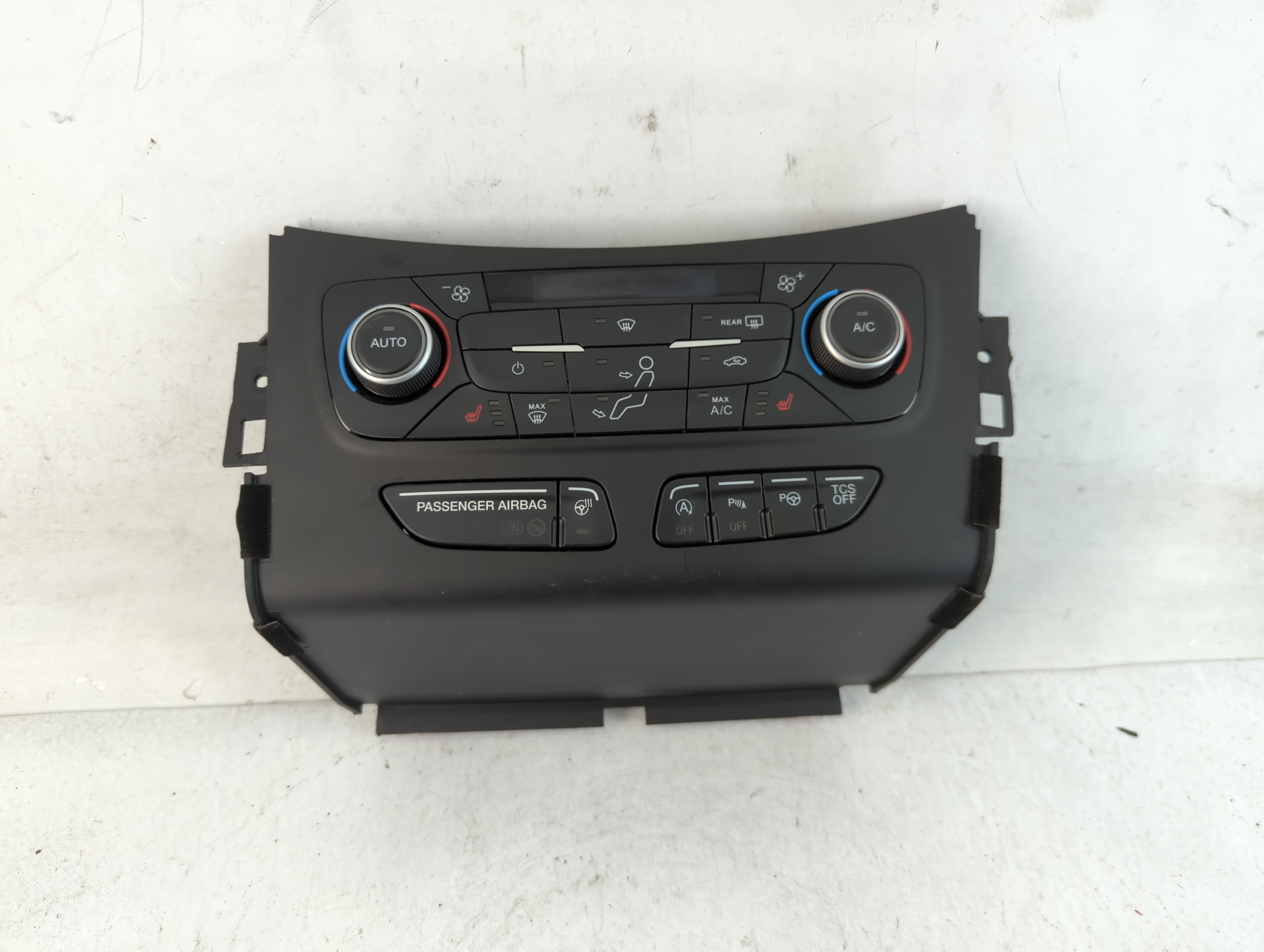2018-2019 Ford Escape Ac Heater Climate Control Gj5t-18c612-ck 829824 - Oemusedautoparts1.com