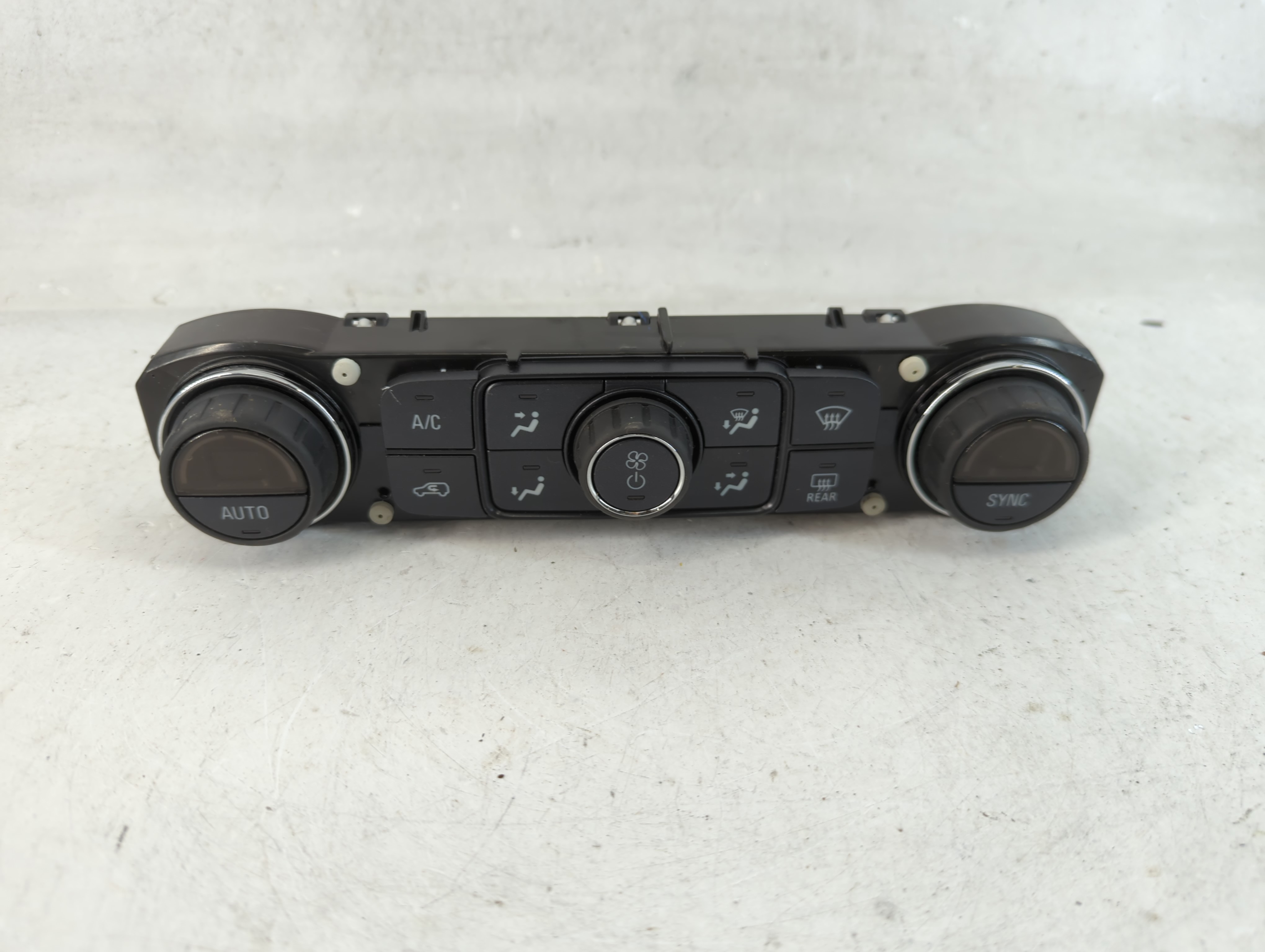 2014-2019 Chevrolet Silverado 1500 Ac Heater Climate Control 84164476 829841 - Oemusedautoparts1.com