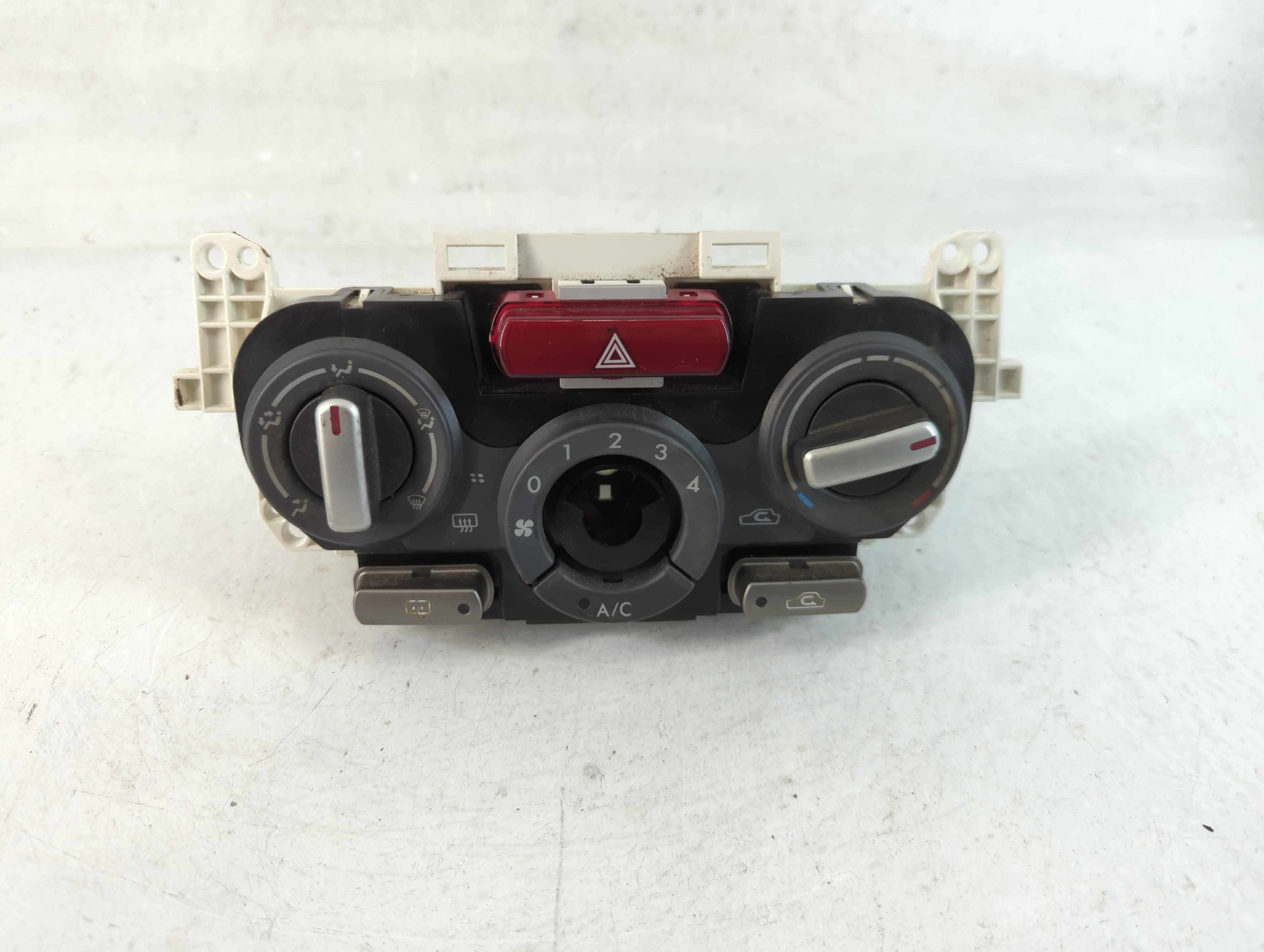2013 Subaru Forester Ac Heater Climate Control 72311sc050 829873 - Oemusedautoparts1.com
