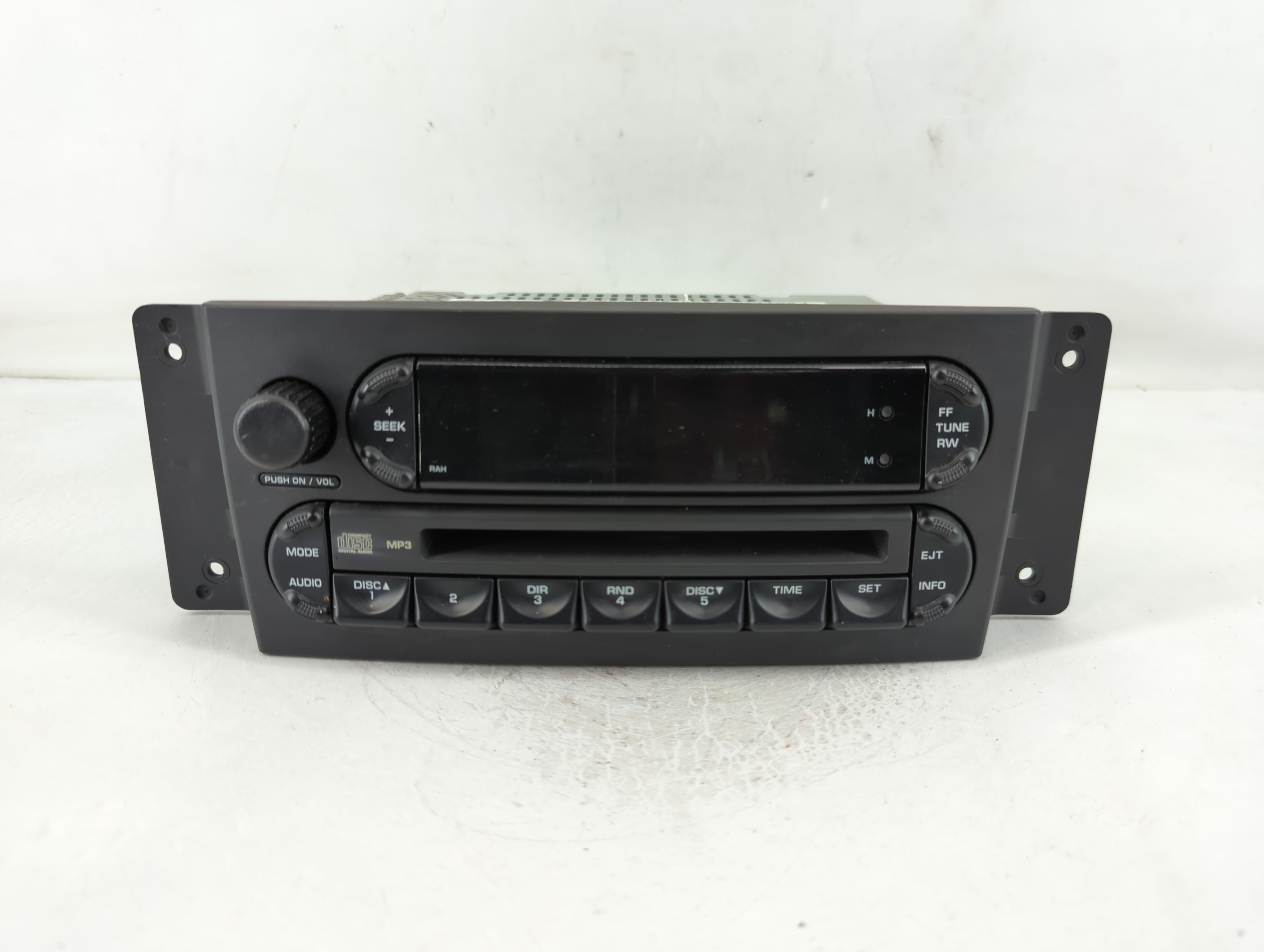 2004-2008 Chrysler Pacifica Am Fm Cd Player Radio Receiver 829892 - Oemusedautoparts1.com