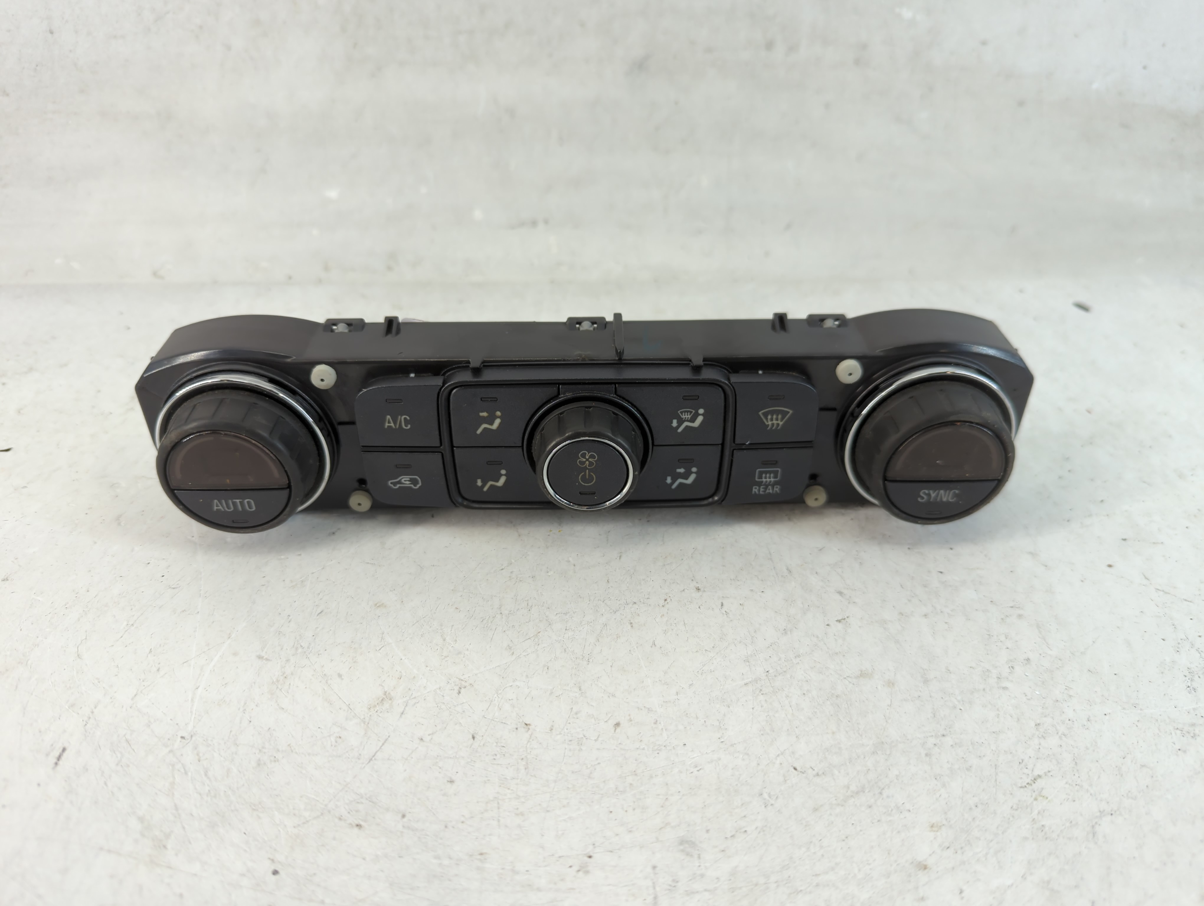 2014-2019 Chevrolet Silverado 1500 Ac Heater Climate Control 84258726 829902 - Oemusedautoparts1.com