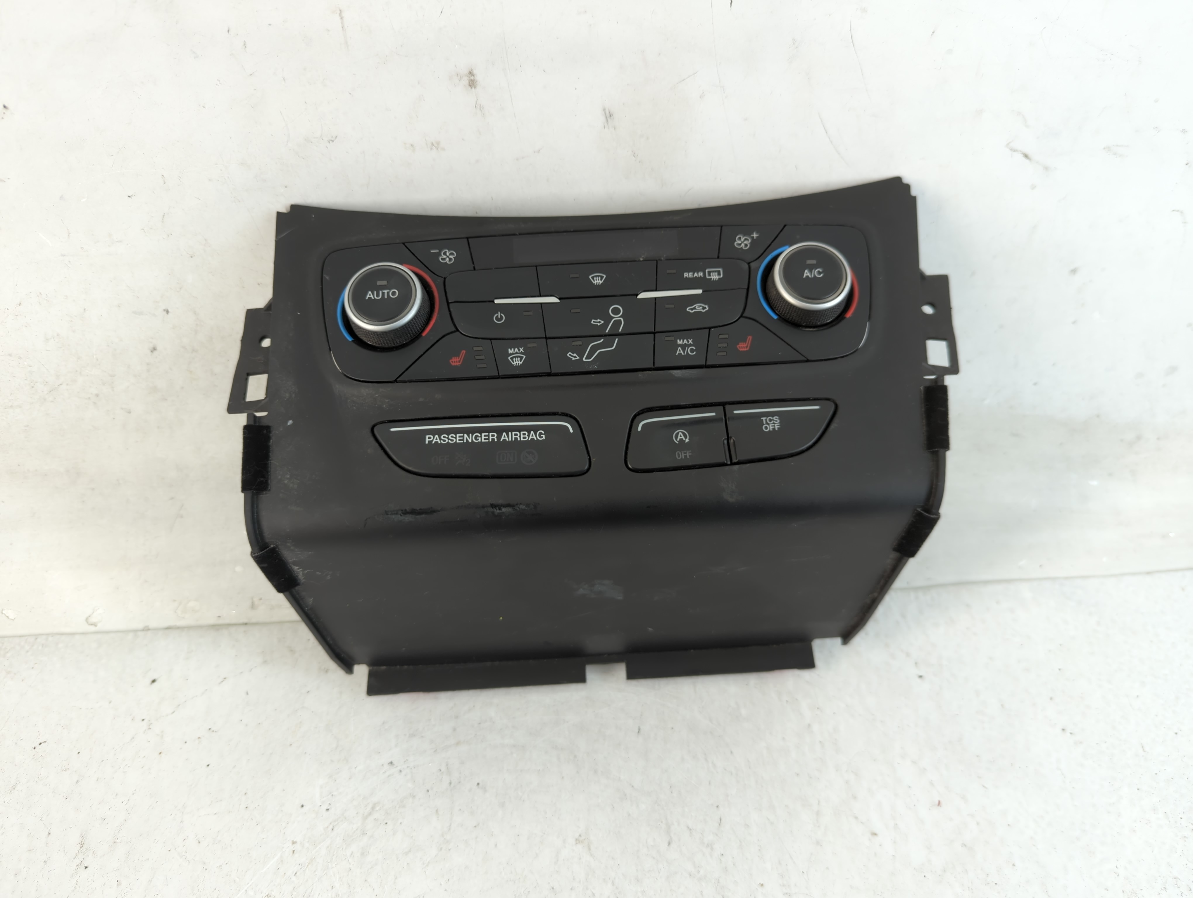 2018-2019 Ford Escape Ac Heater Climate Control Gj5t-18c612-cj 829927 - Oemusedautoparts1.com