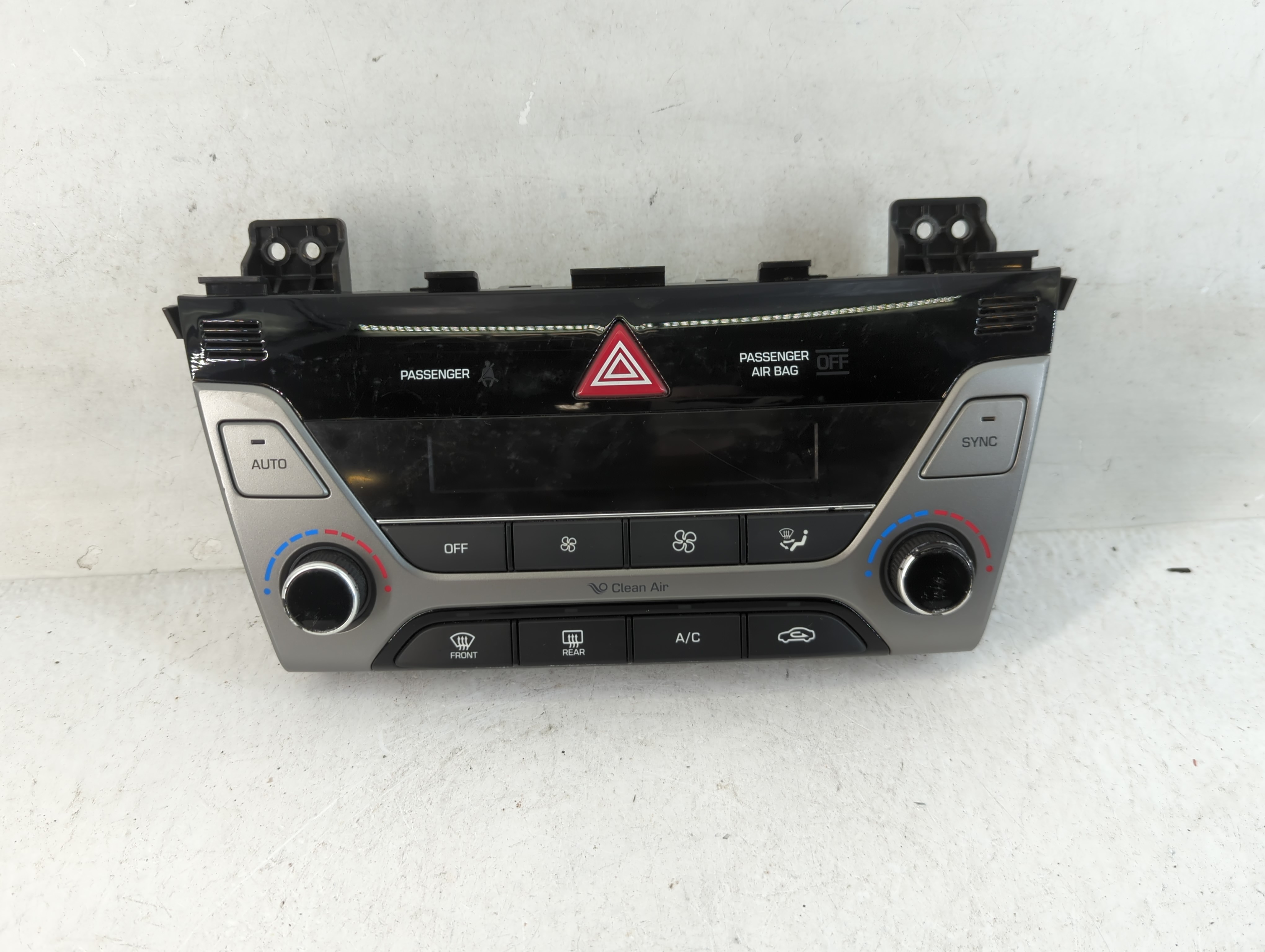 2017-2018 Hyundai Elantra Ac Heater Climate Control 97250-f2231ret 829956 - Oemusedautoparts1.com