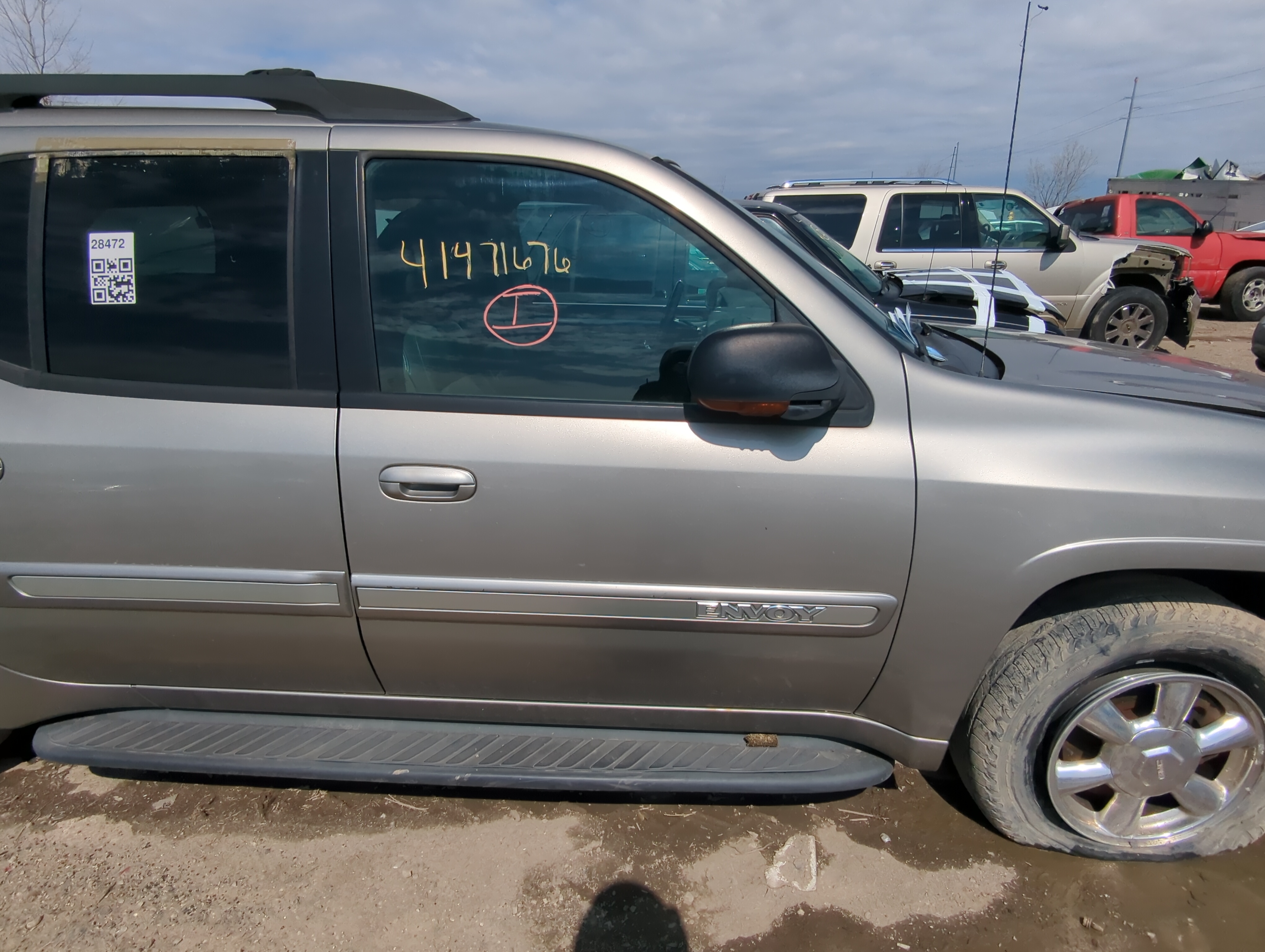 Picture of 2002-2004 Gmc Envoy Xl Passenger Front Door Oem 830324