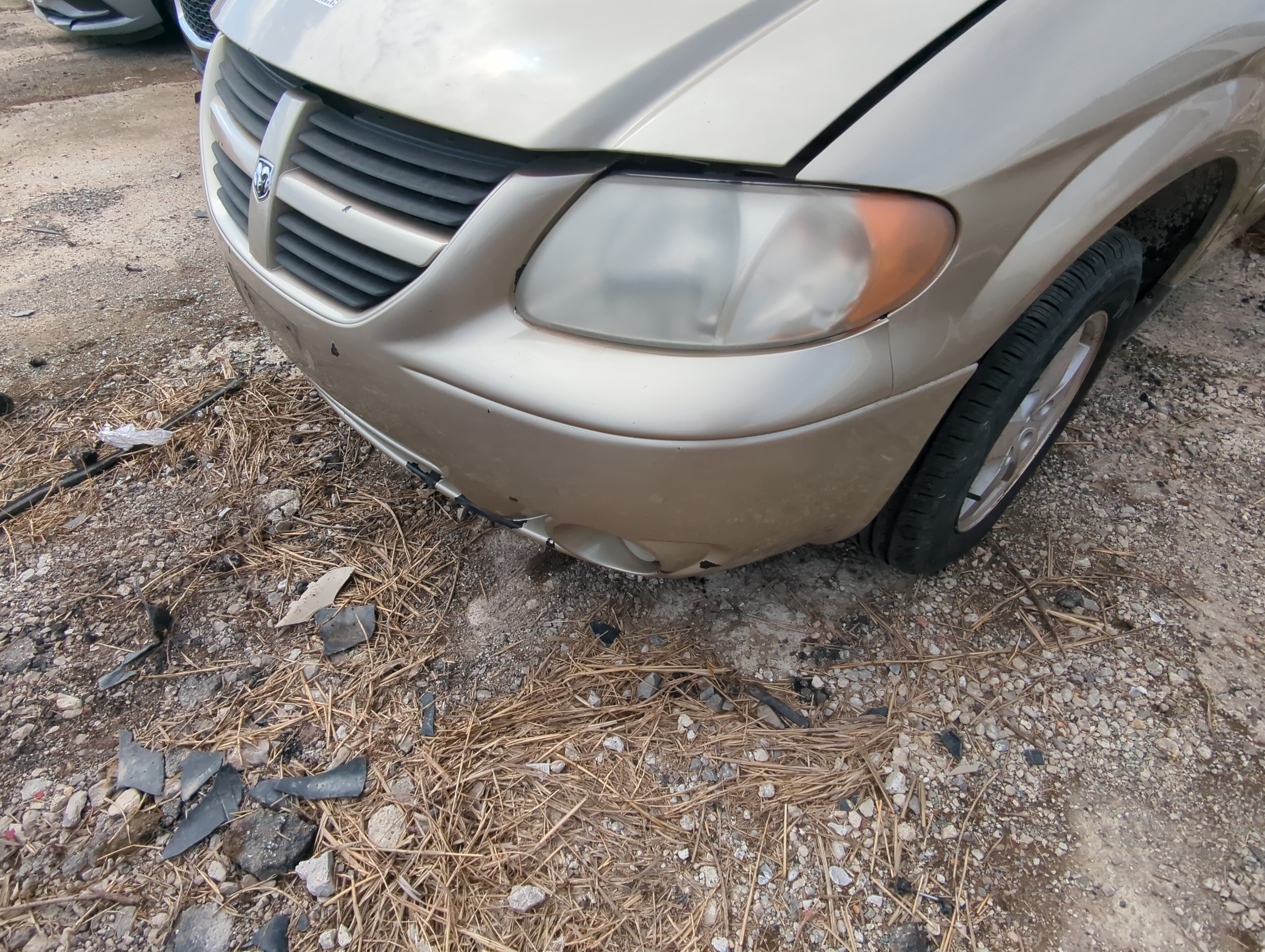 Picture of 2005-2007 Dodge Caravan Front Bumper - Oem 830484