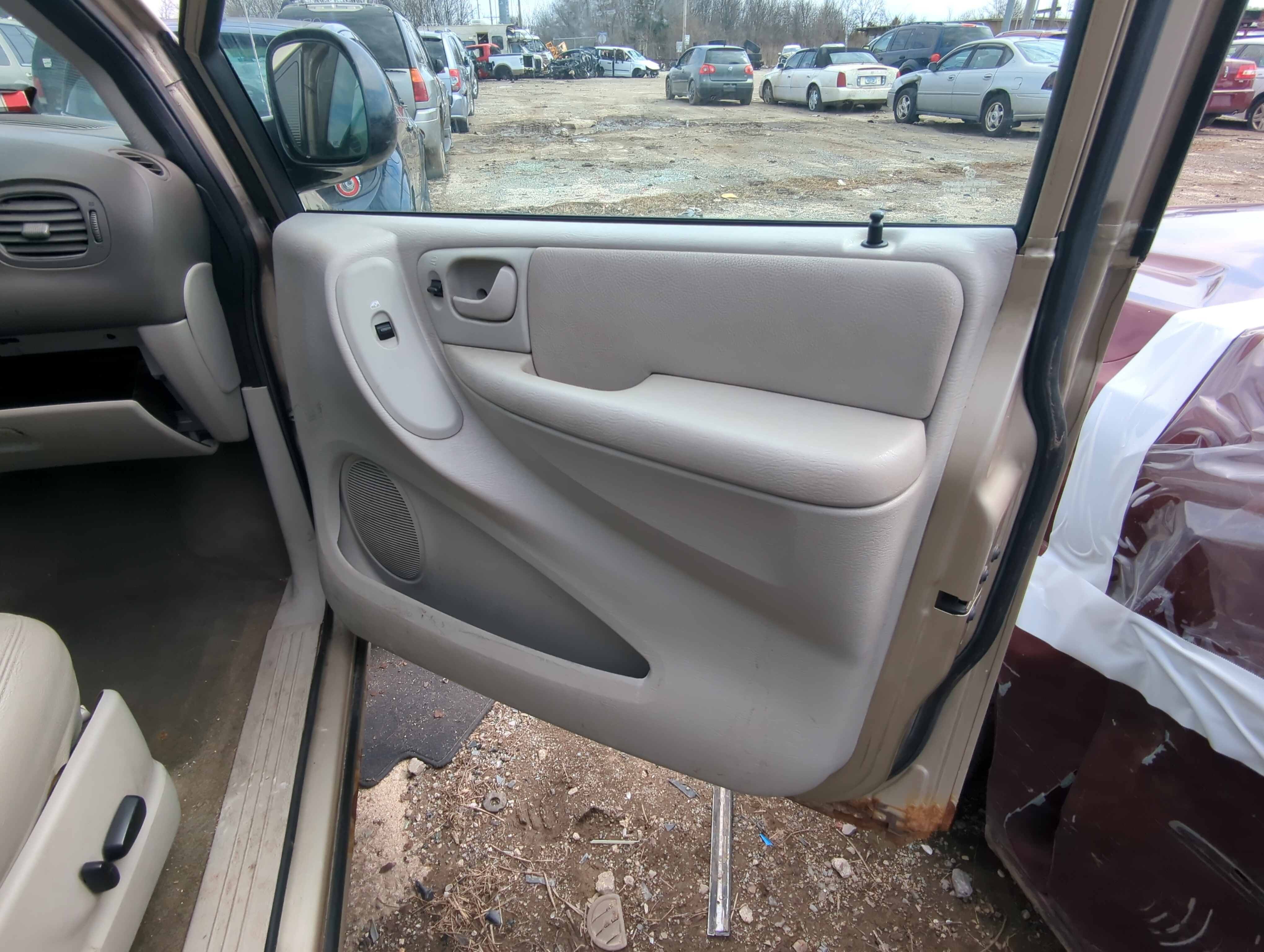 Picture of 2006 Dodge Caravan Front Right Passenger Interior Door Panel Trim 830559