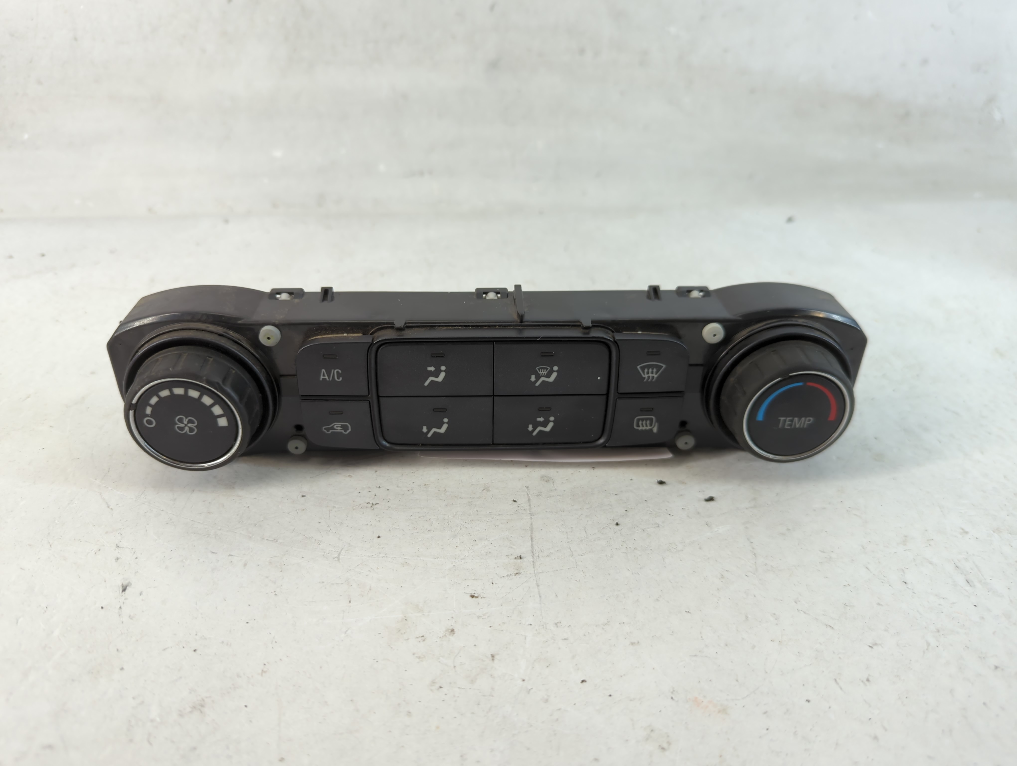 2014-2019 Chevrolet Silverado 1500 Ac Heater Climate Control 84164475 830602 - Oemusedautoparts1.com