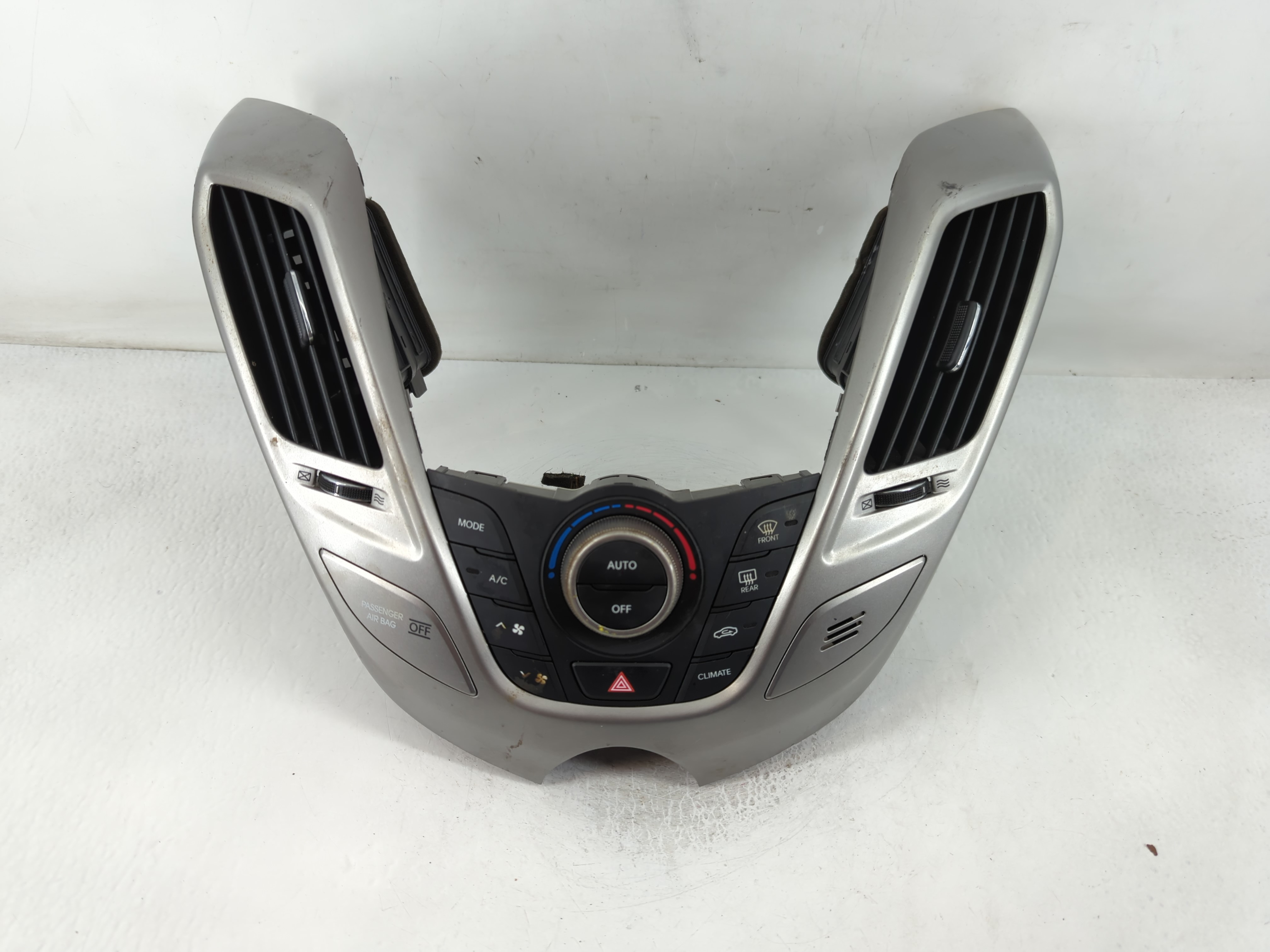 2016-2017 Hyundai Veloster Ac Heater Climate Control Ff321013 830889 - Oemusedautoparts1.com