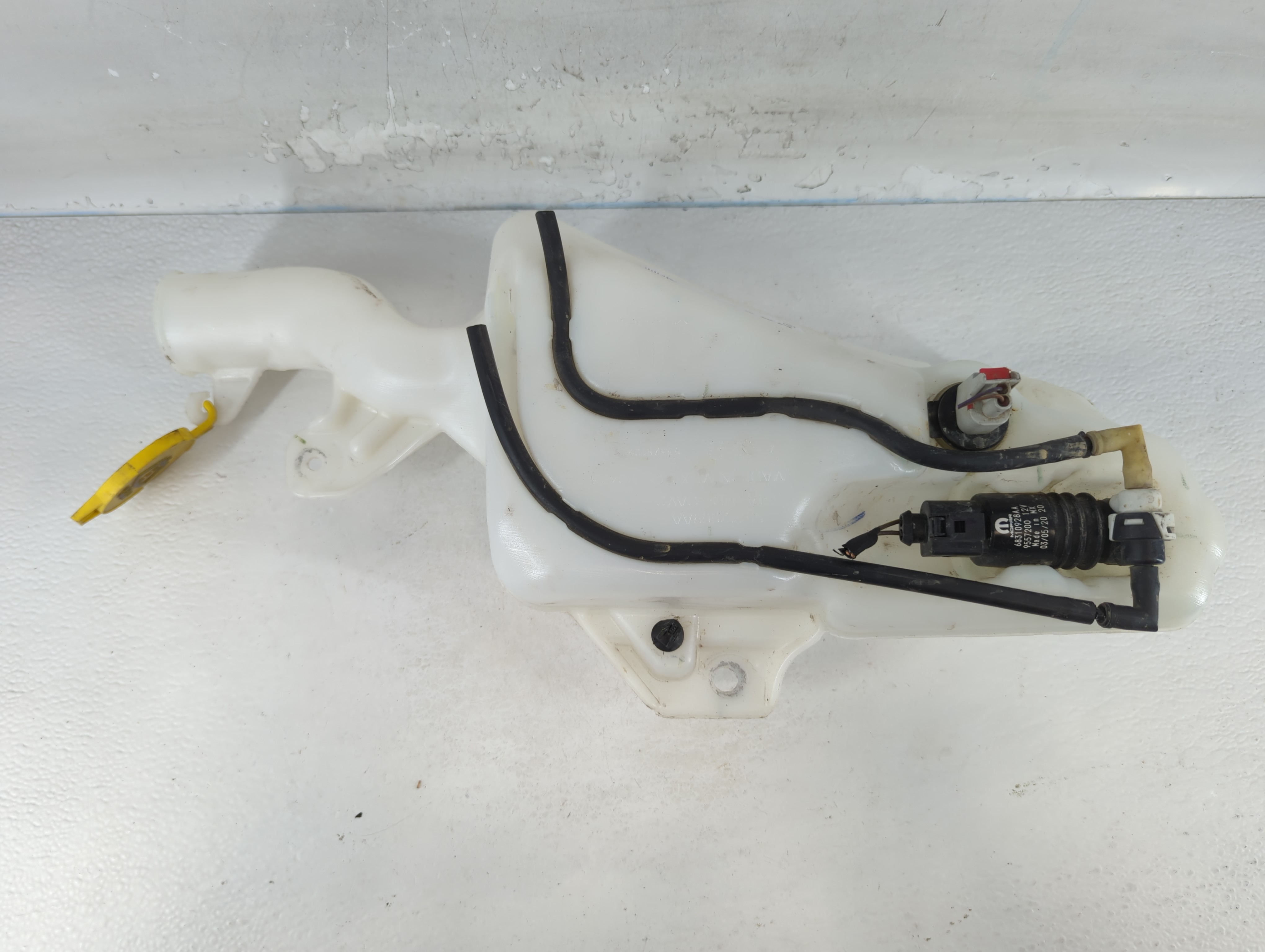 2020 Jeep Compass Windshield Washer Fluid Reservoir Bottle Oem 830929 - Oemusedautoparts1.com