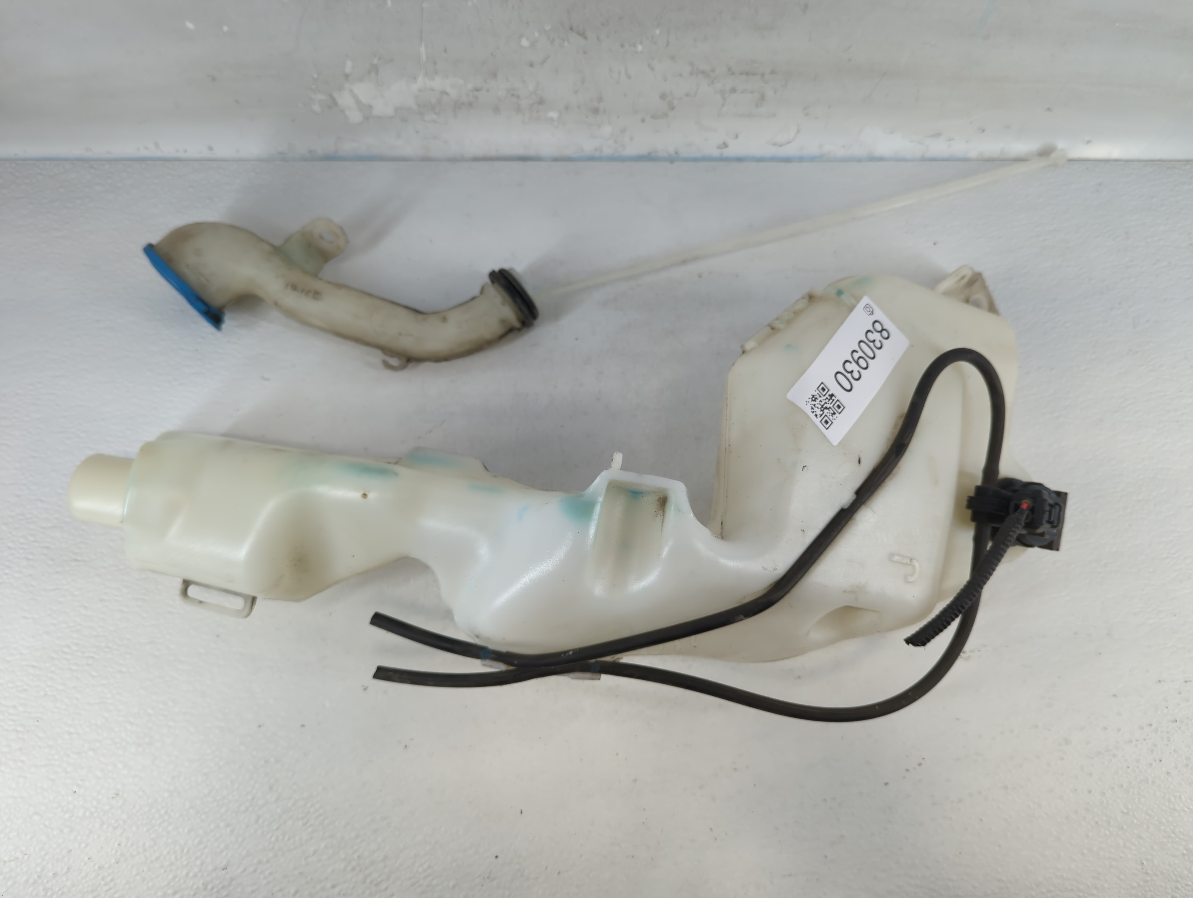 2007-2011 Honda Cr-v Windshield Washer Fluid Reservoir Bottle Oem 830930 - Oemusedautoparts1.com