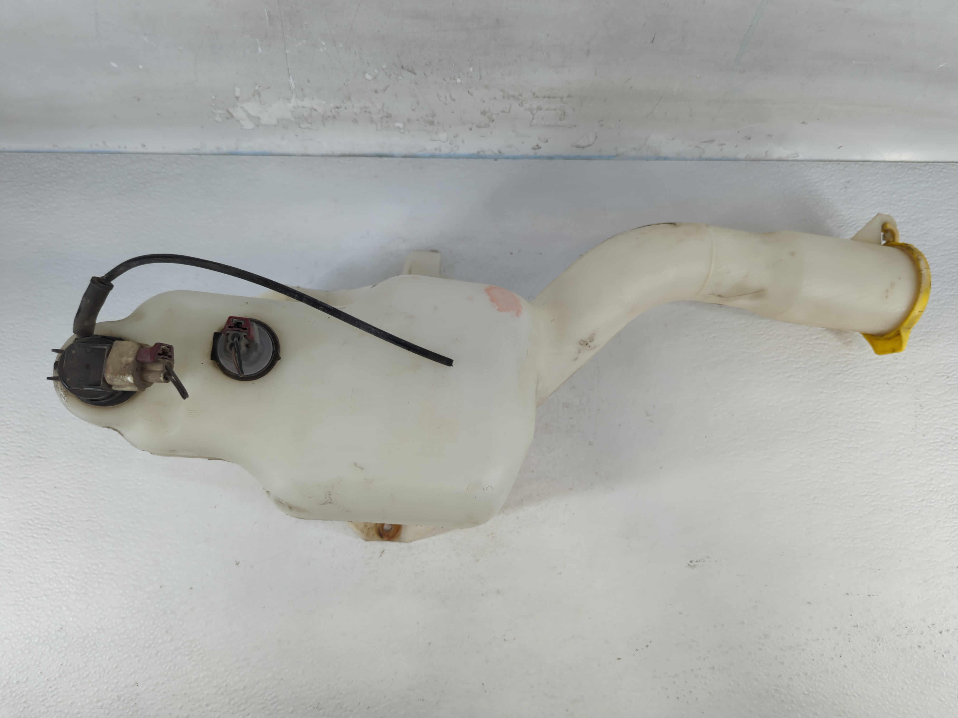 2005-2005 Chrysler 300 Windshield Washer Fluid Reservoir Bottle Oem 830934 - Oemusedautoparts1.com