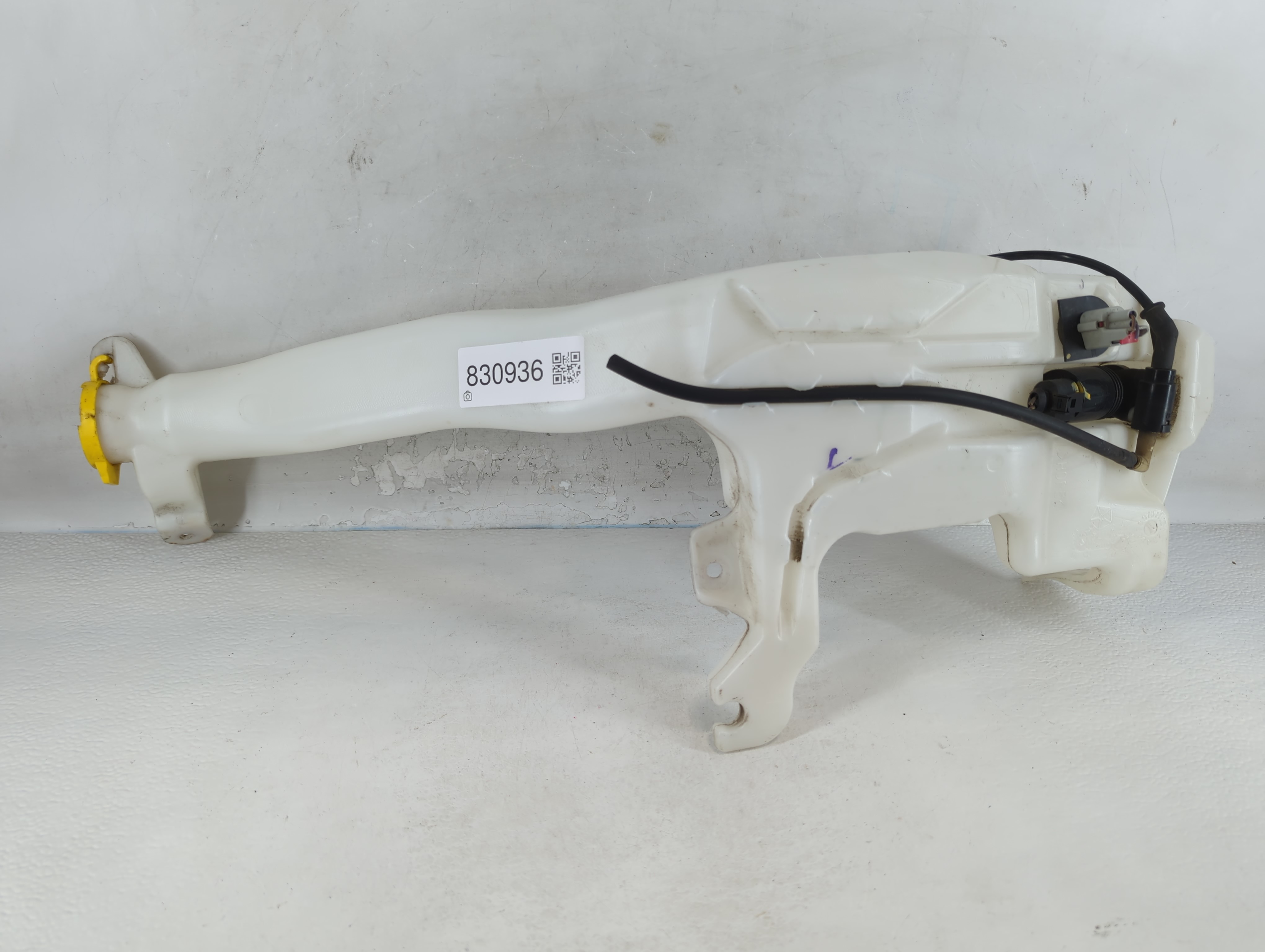 Picture of 2011-2022 Dodge Durango Windshield Washer Fluid Reservoir Bottle Oem 830936