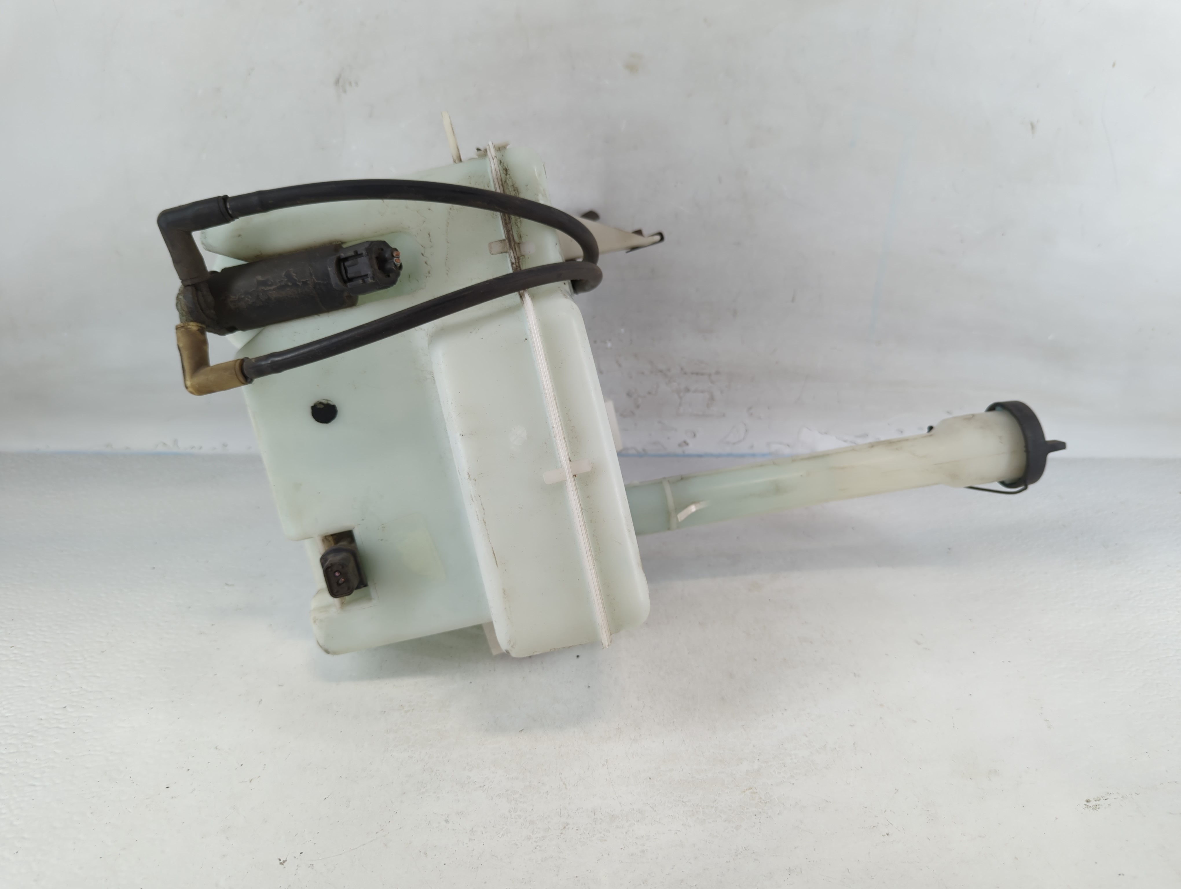 2002-2010 Ford Explorer Windshield Washer Fluid Reservoir Bottle Oem 830947 - Oemusedautoparts1.com