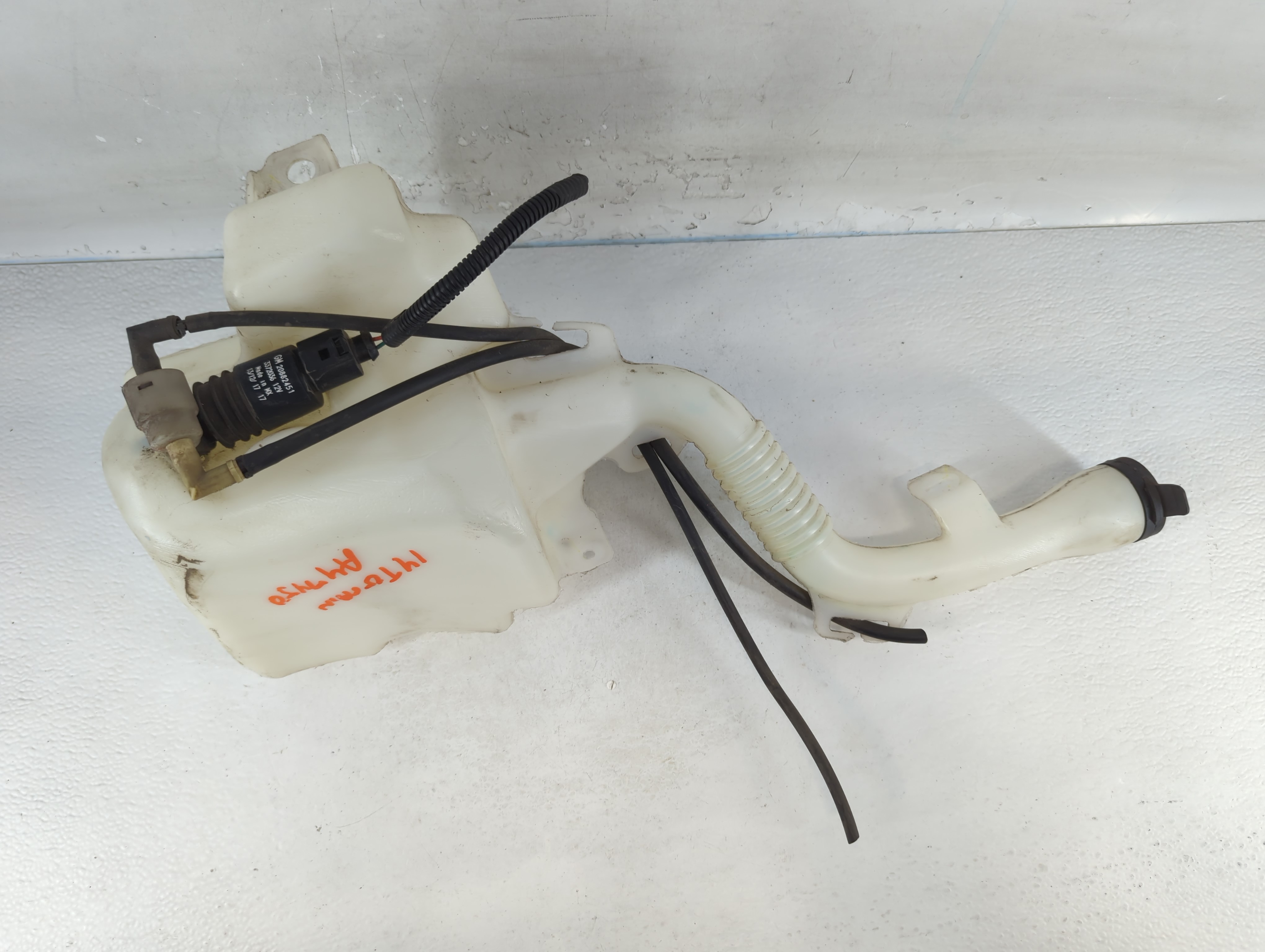 Picture of 2010-2017 Gmc Terrain Windshield Washer Fluid Reservoir Bottle Oem 830949