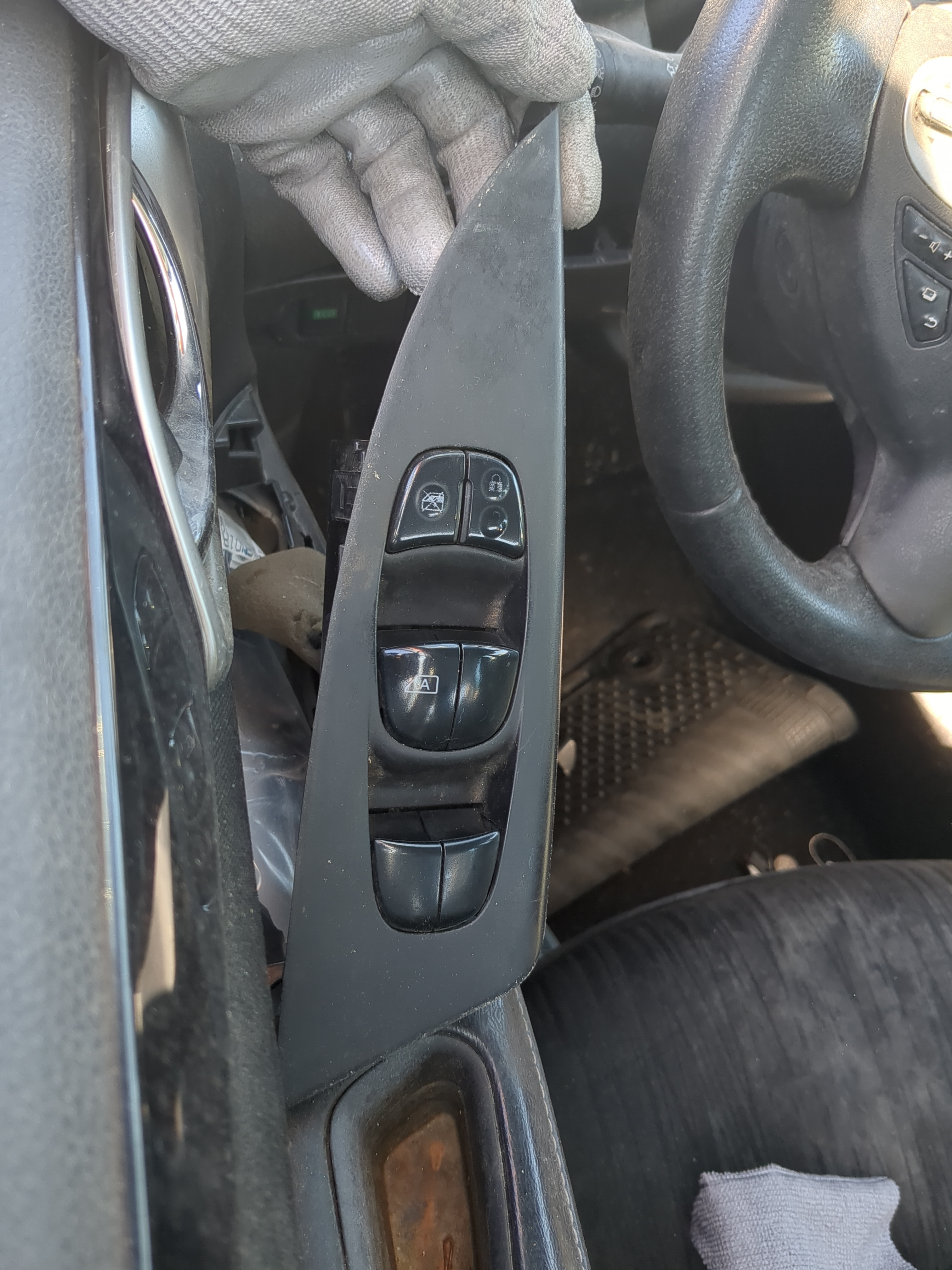 2013-2019 Nissan Sentra Driver Left Door Master Power Window Switch 831041 - Oemusedautoparts1.com