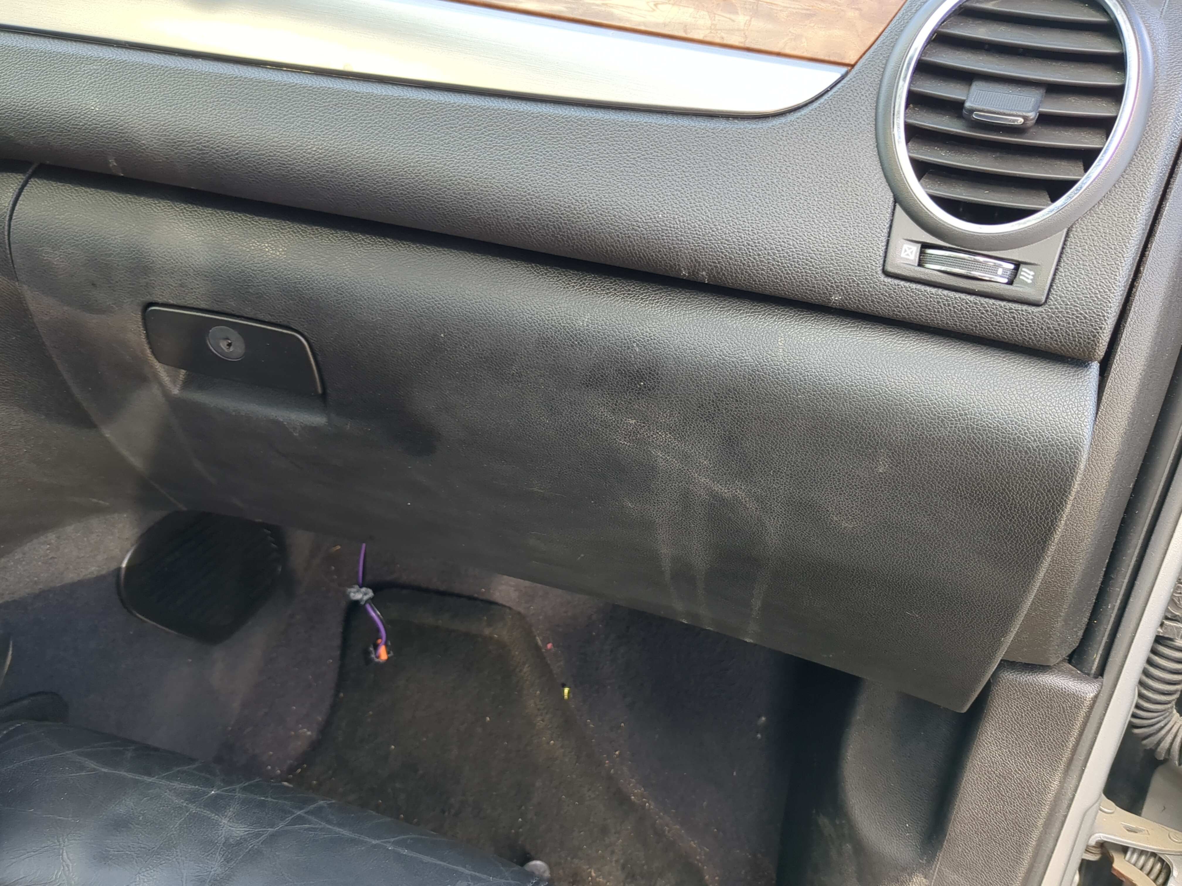 2012 Buick Enclave Passenger Glove Box Door Storage Compartment 831264 - Oemusedautoparts1.com