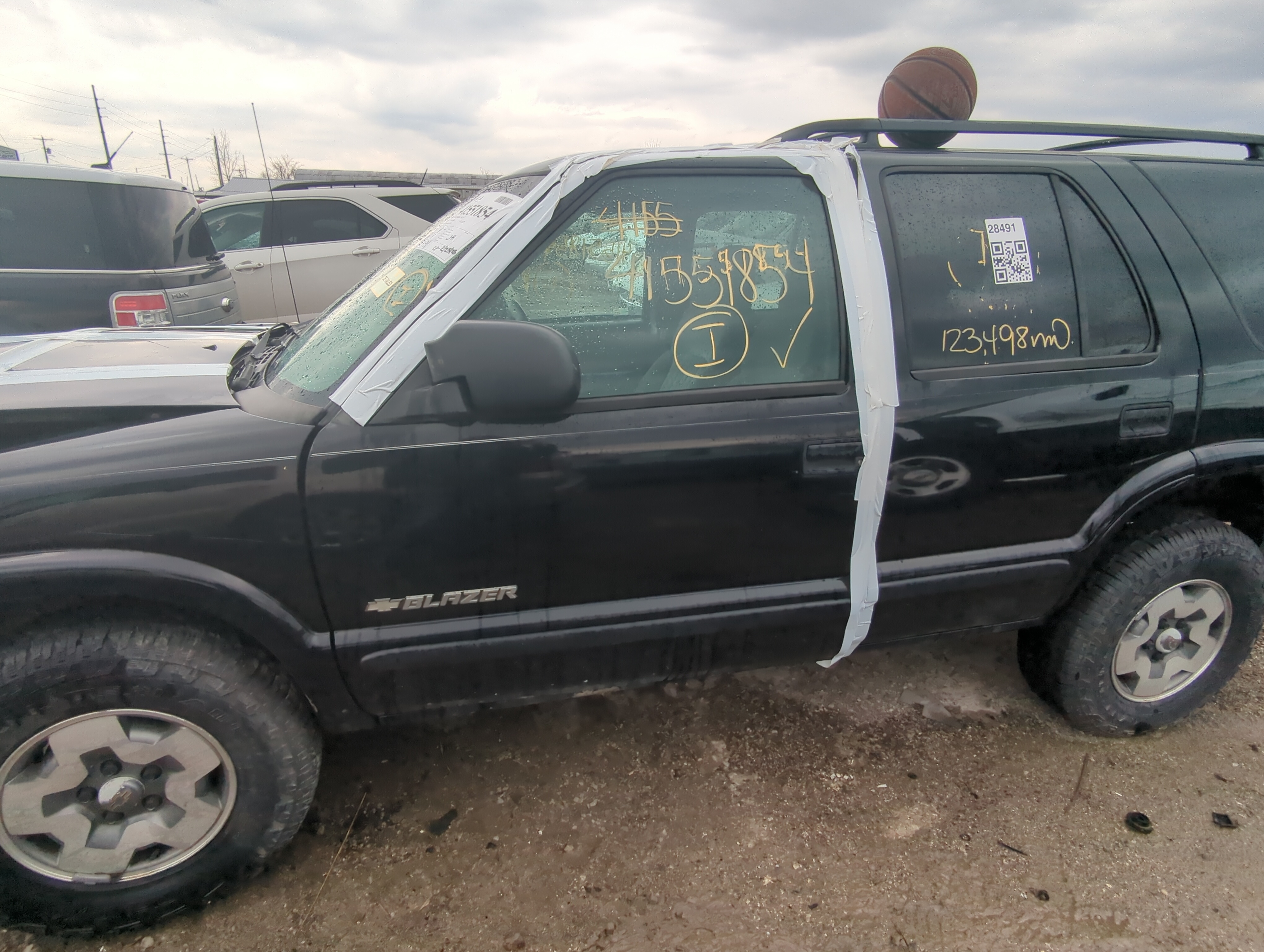 Chevrolet Blazer S10/jimmy S15 Driver Front Door Oem 831427 - Oemusedautoparts1.com