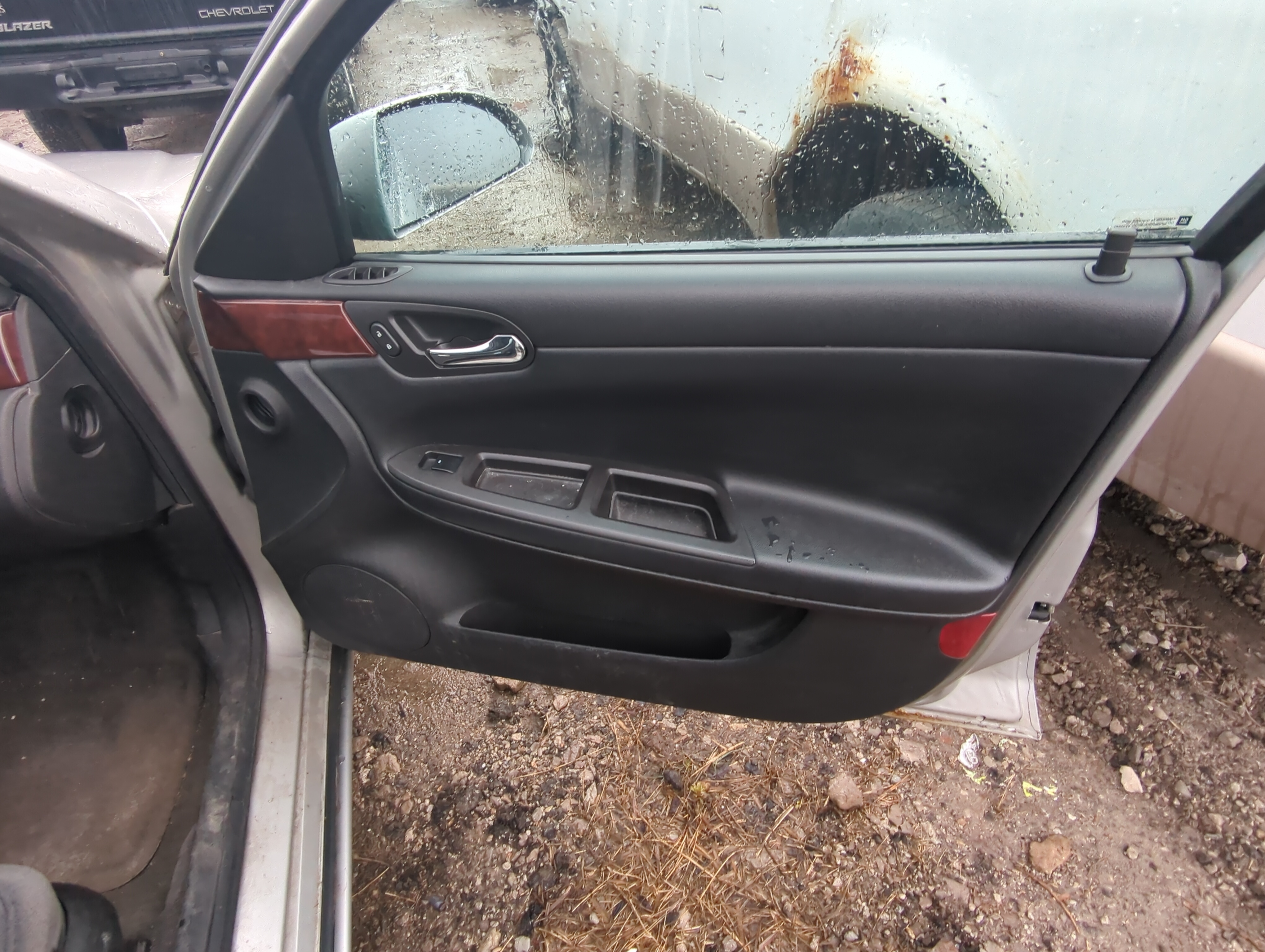 Picture of 2008 Chevrolet Impala Front Right Passenger Interior Door Panel Trim 831741
