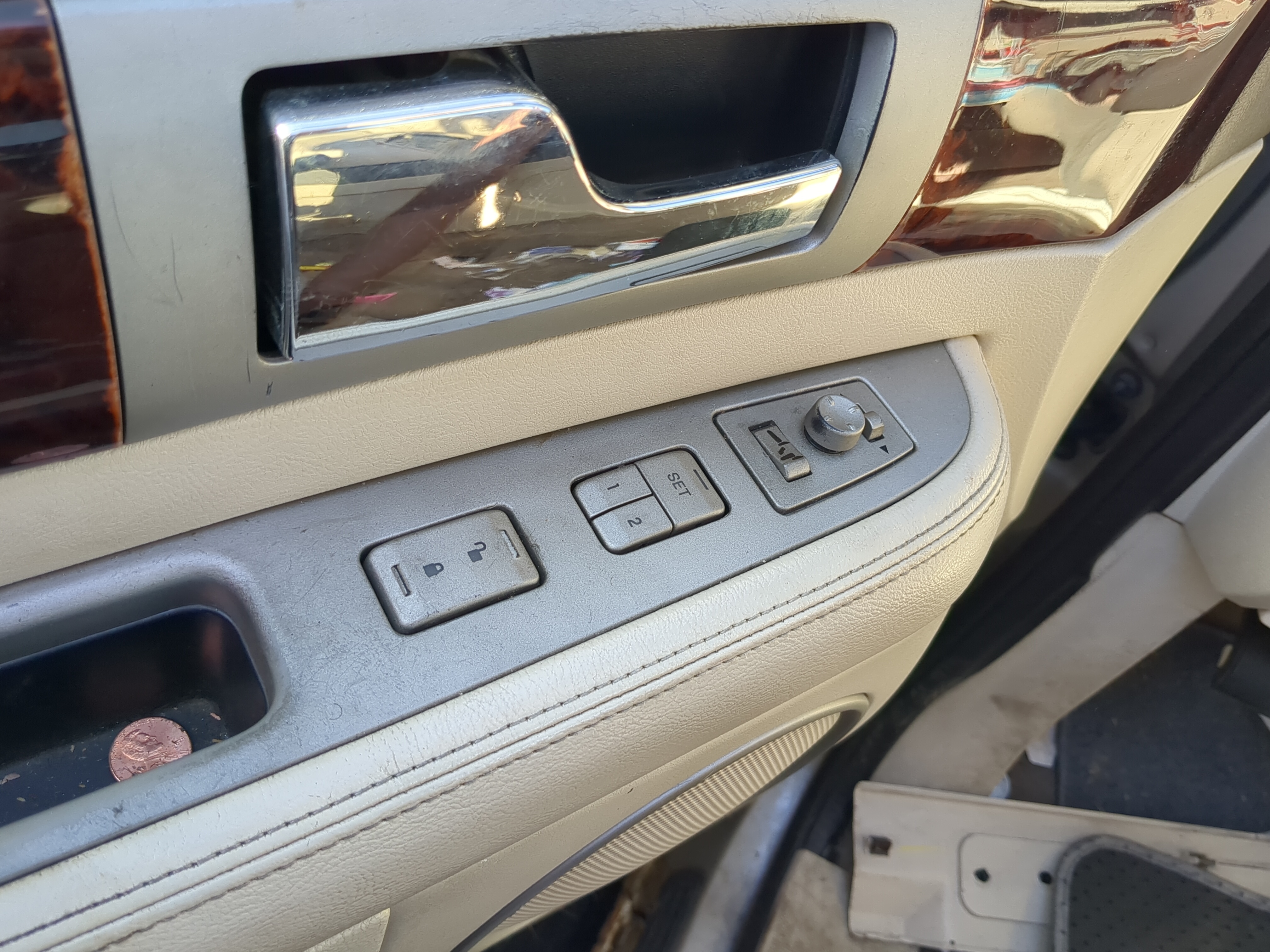 Picture of 2004 Lincoln Navigator Driver Left Door Master Power Window Switch 832001