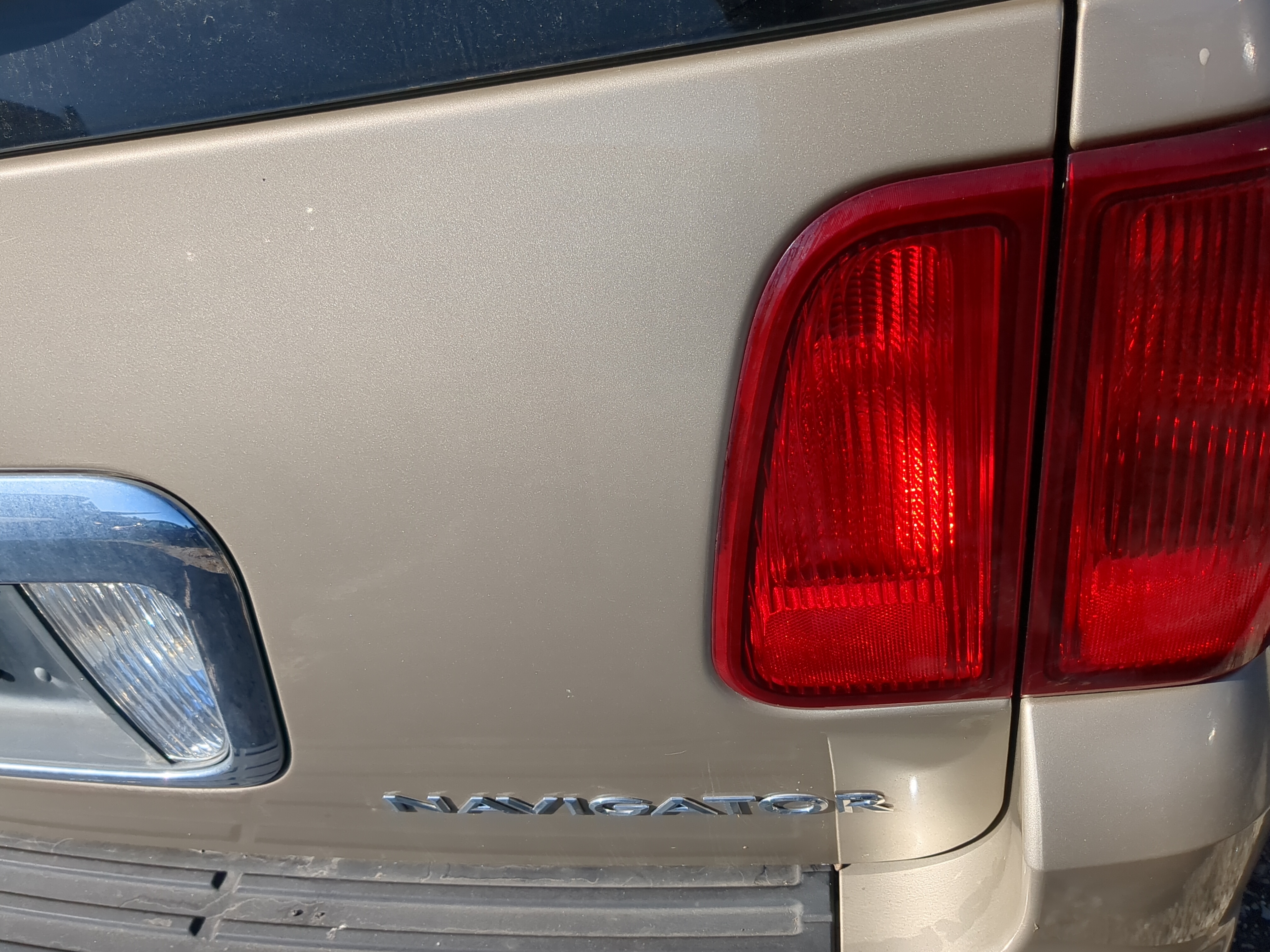 Picture of Tail Lights 2004 LINCOLN NAVIGATOR