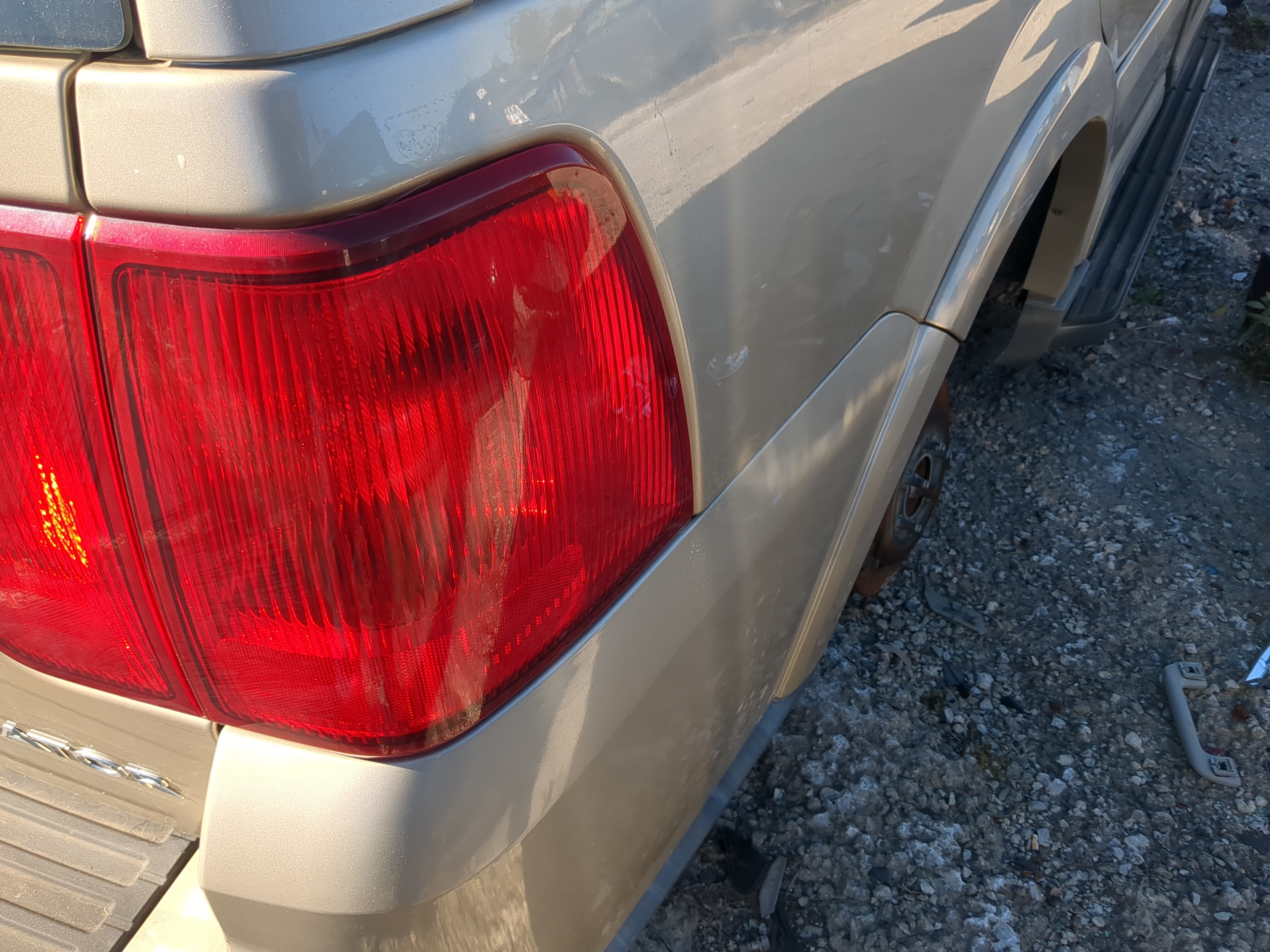 Picture of 2004 Lincoln Navigator Passenger Right Side Tail Light Taillight Oem 832083