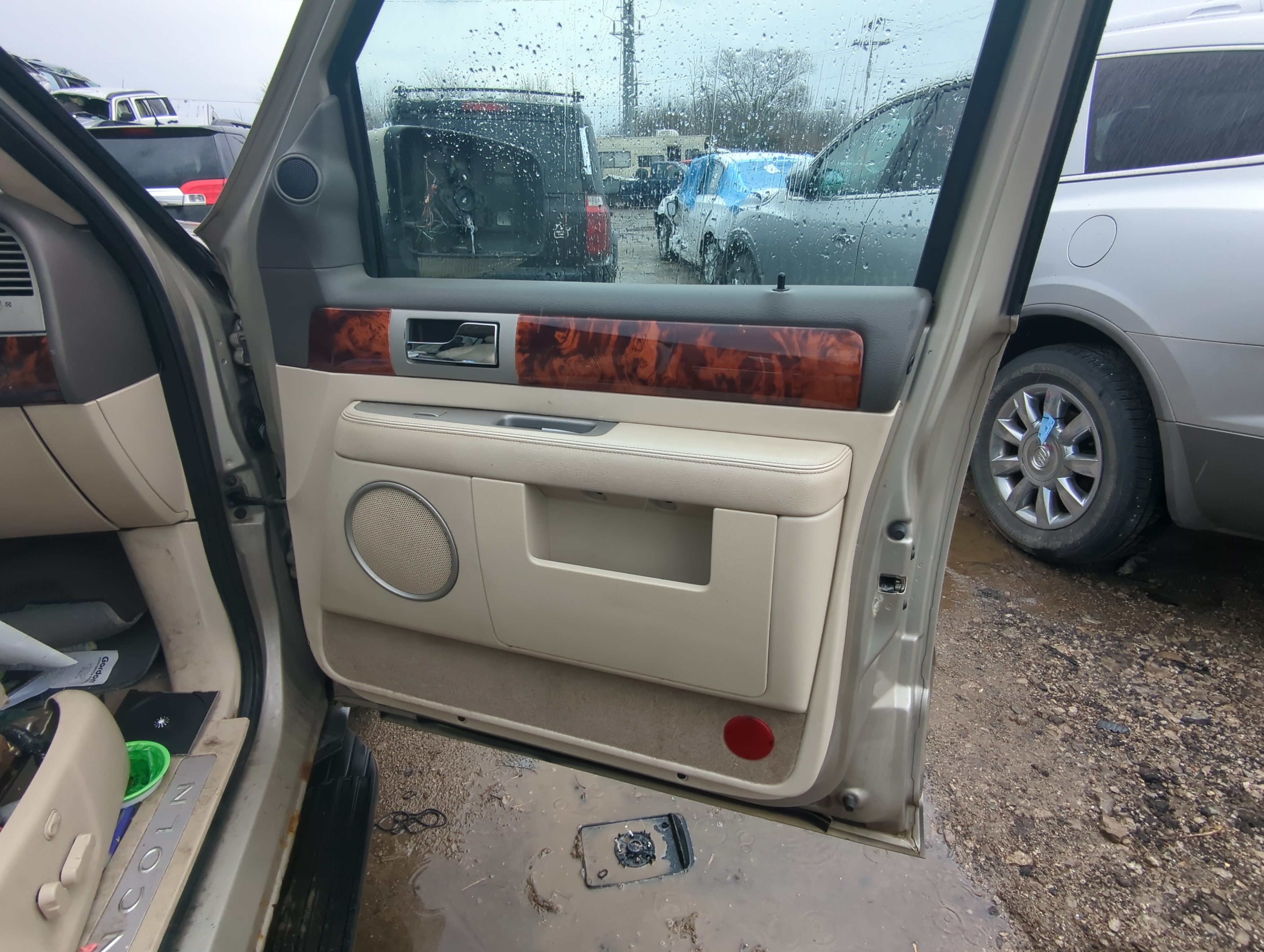 Picture of 2004 Lincoln Navigator Front Right Passenger Interior Door Panel Trim 832125