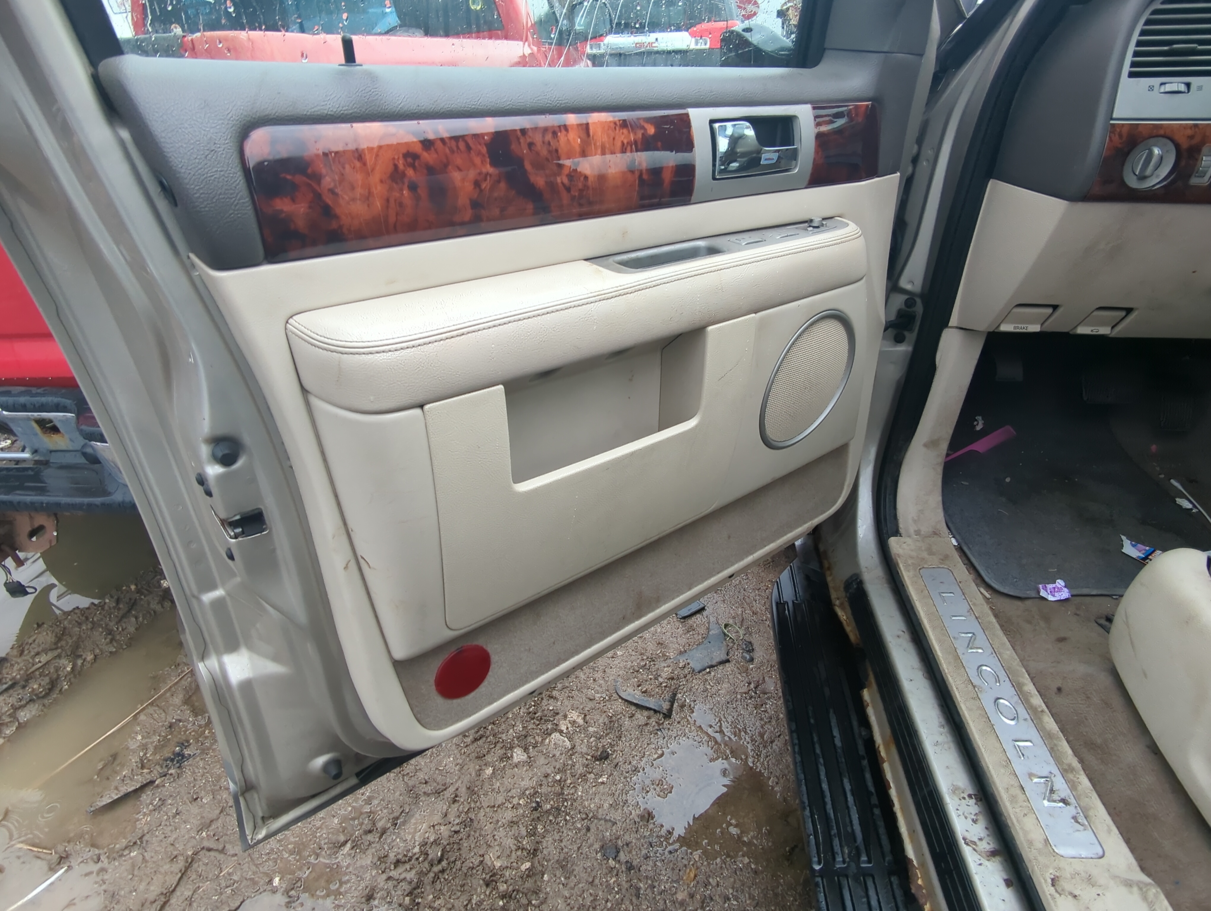 Picture of 2004 Lincoln Navigator Front Left Driver Interior Door Panel Trim 832126