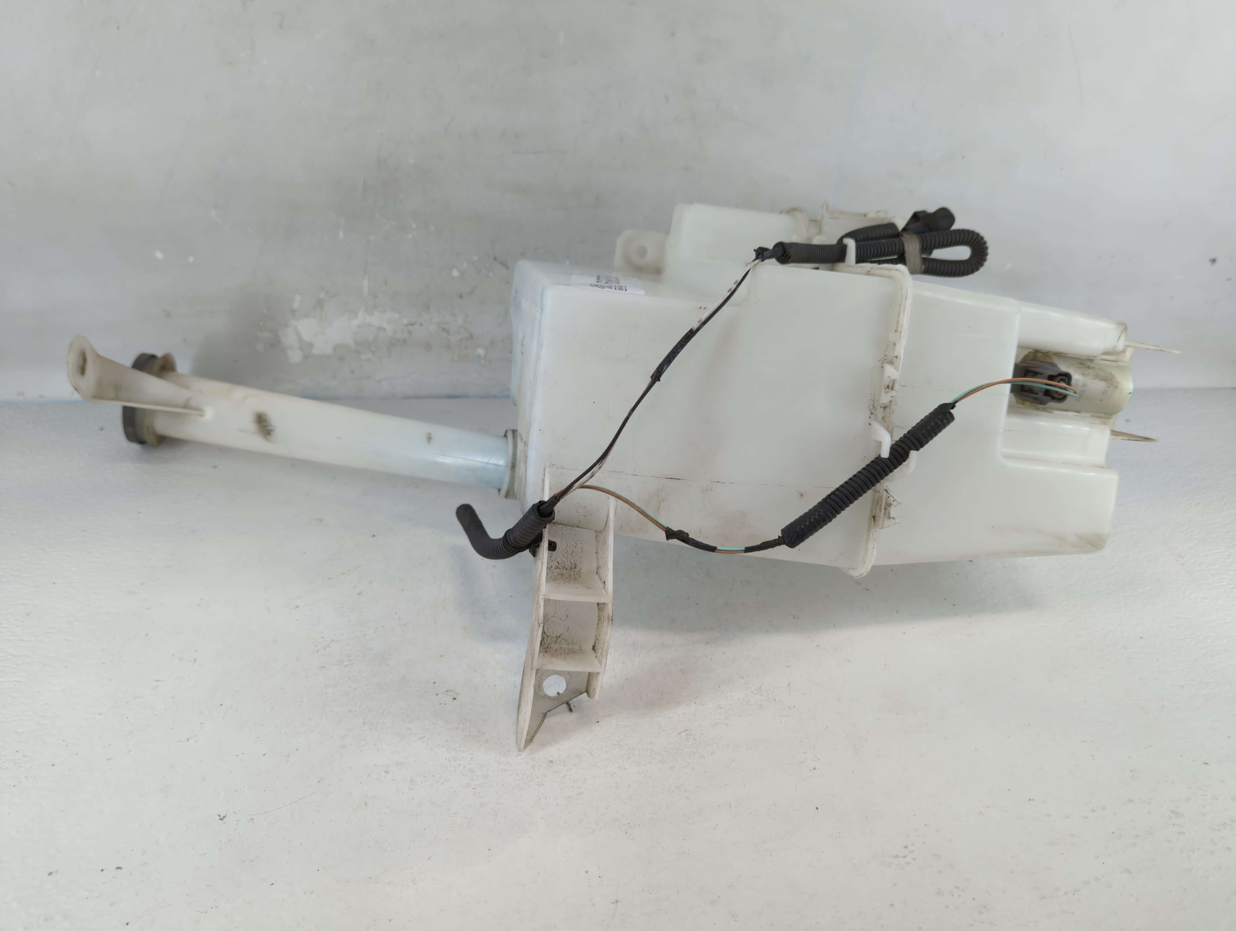 2008-2015 Nissan Rogue Windshield Washer Fluid Reservoir Bottle Oem 832289 - Oemusedautoparts1.com