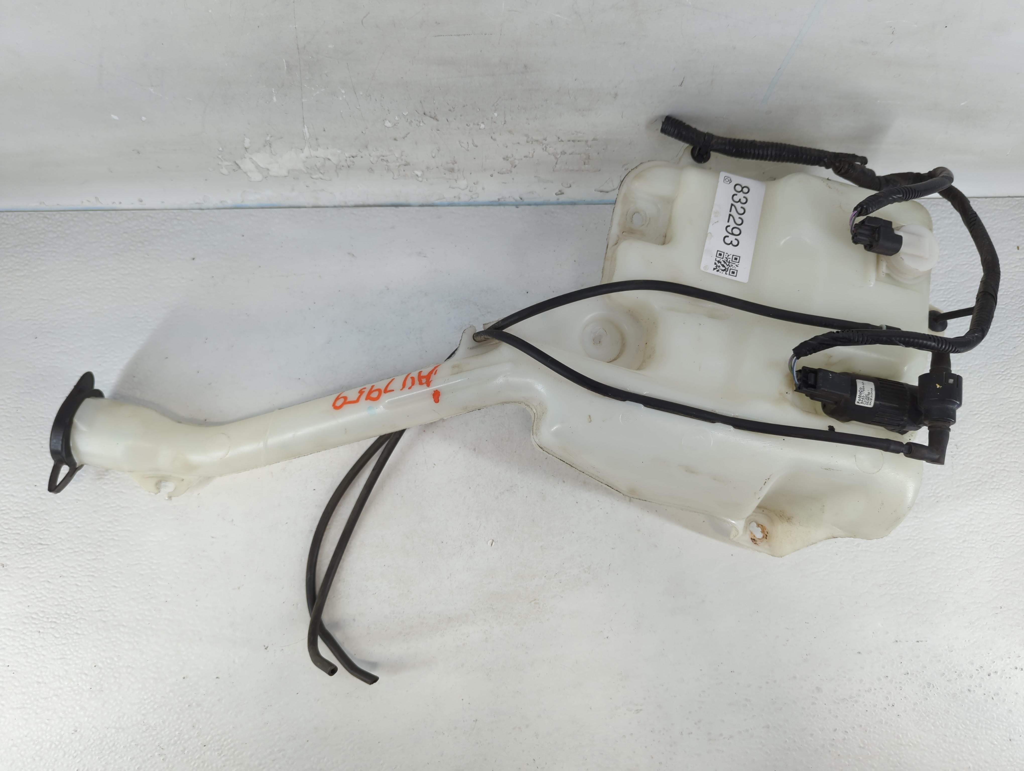 2016-2019 Ford Explorer Windshield Washer Fluid Reservoir Bottle Oem 832293 - Oemusedautoparts1.com