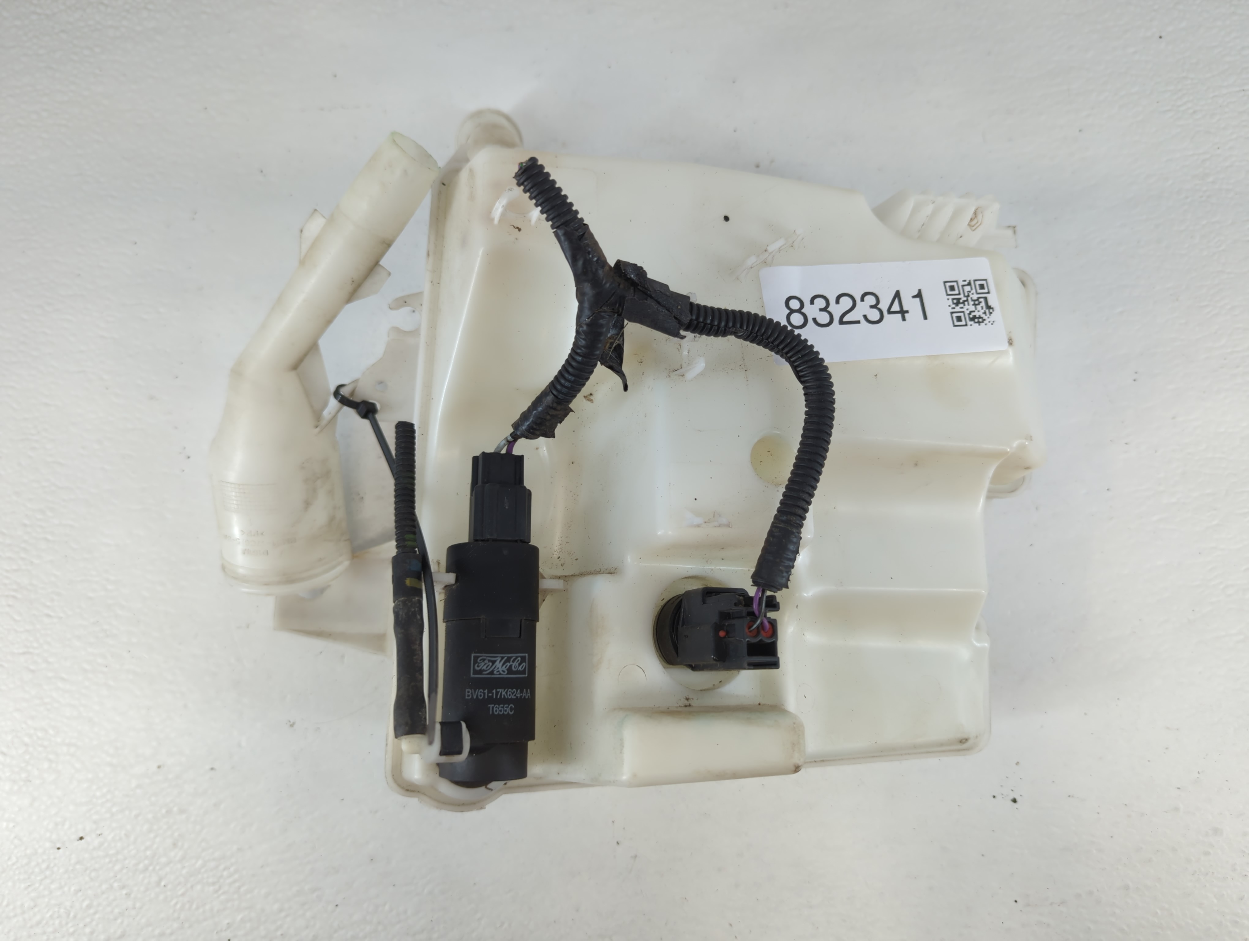2012-2018 Ford Focus Windshield Washer Fluid Reservoir Bottle Oem 832341 - Oemusedautoparts1.com