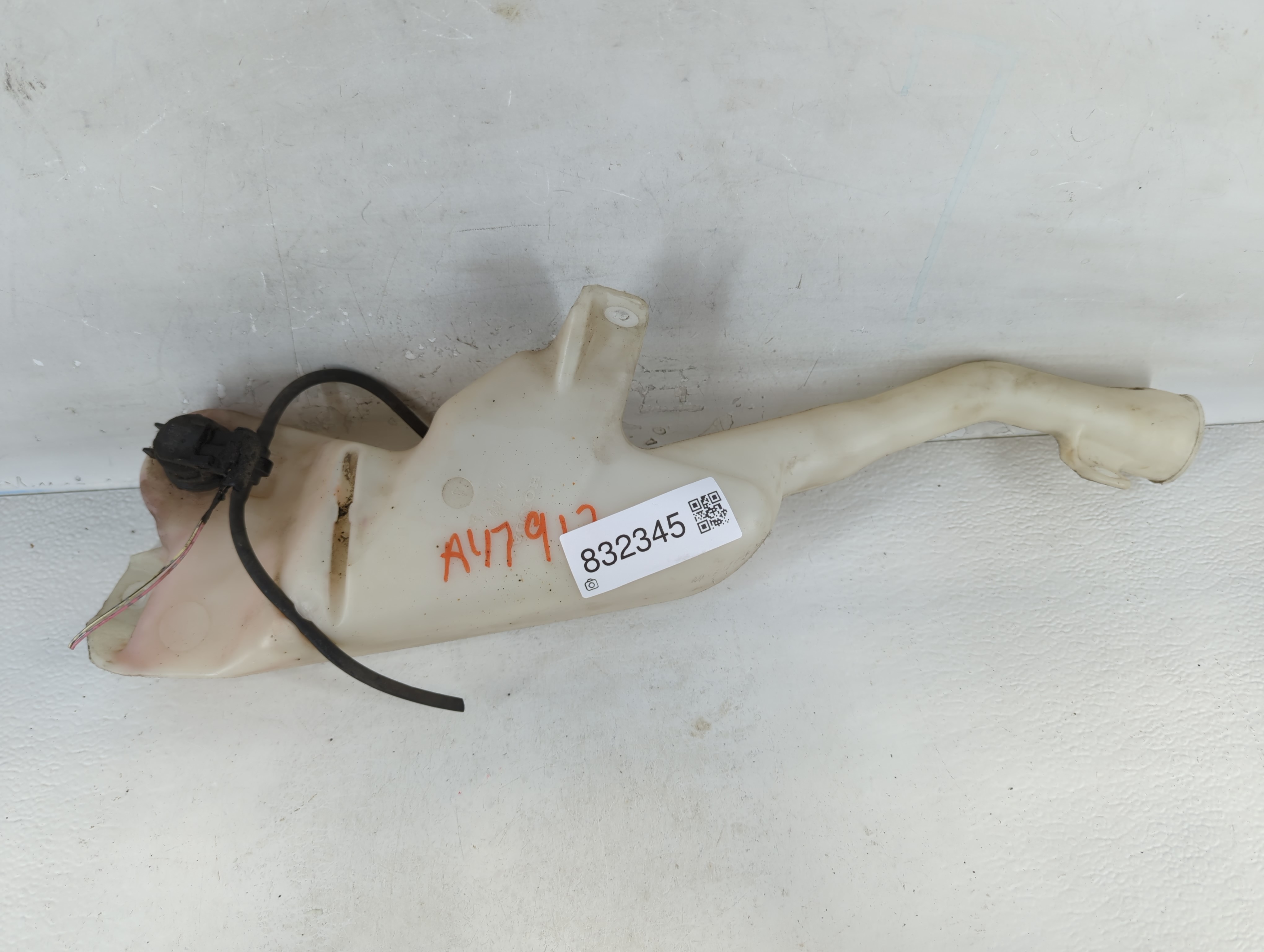 2005-2010 Honda Odyssey Windshield Washer Fluid Reservoir Bottle Oem 832345 - Oemusedautoparts1.com