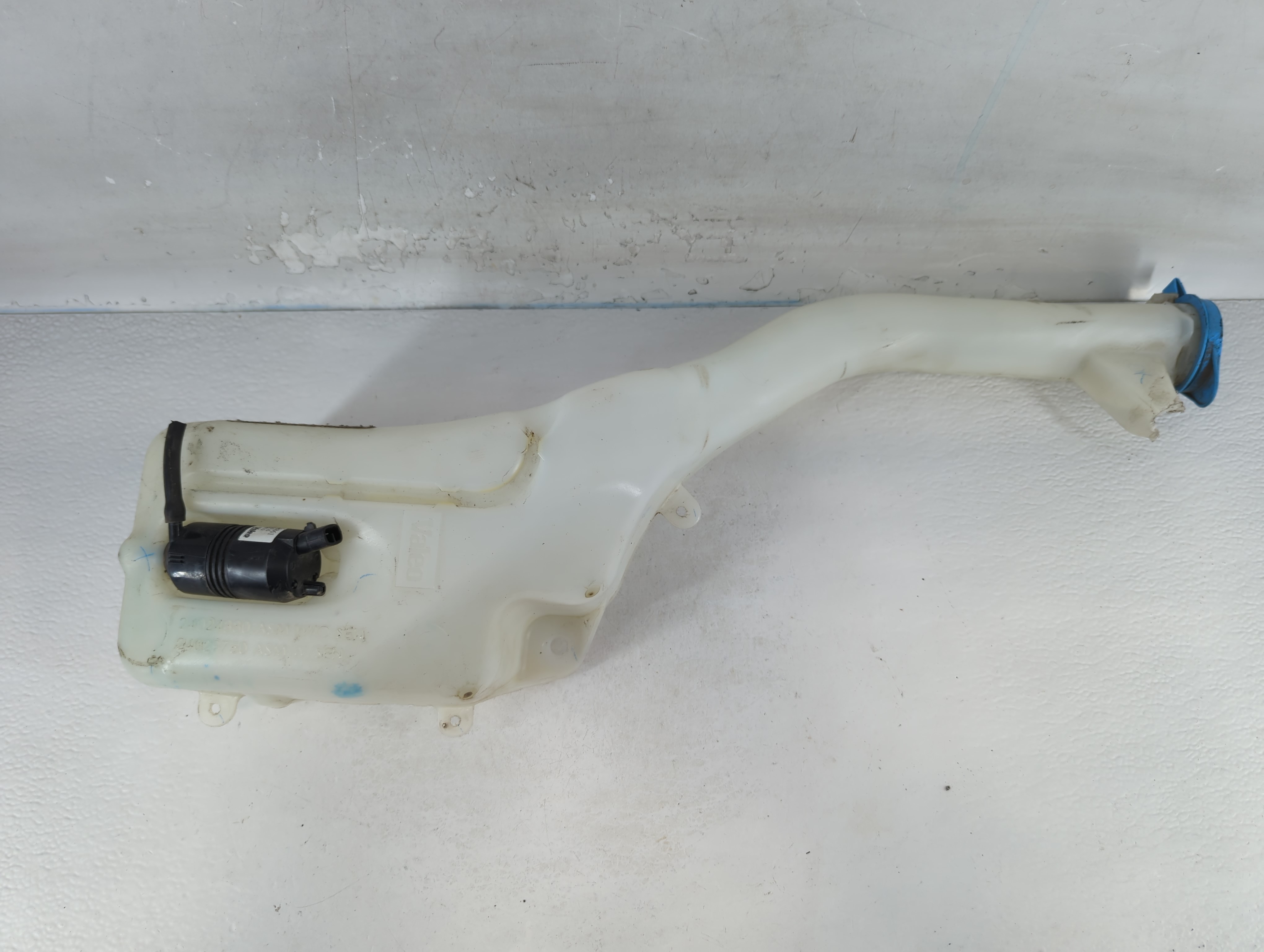 Picture of 2007-2012 Nissan Sentra Windshield Washer Fluid Reservoir Bottle Oem 832346