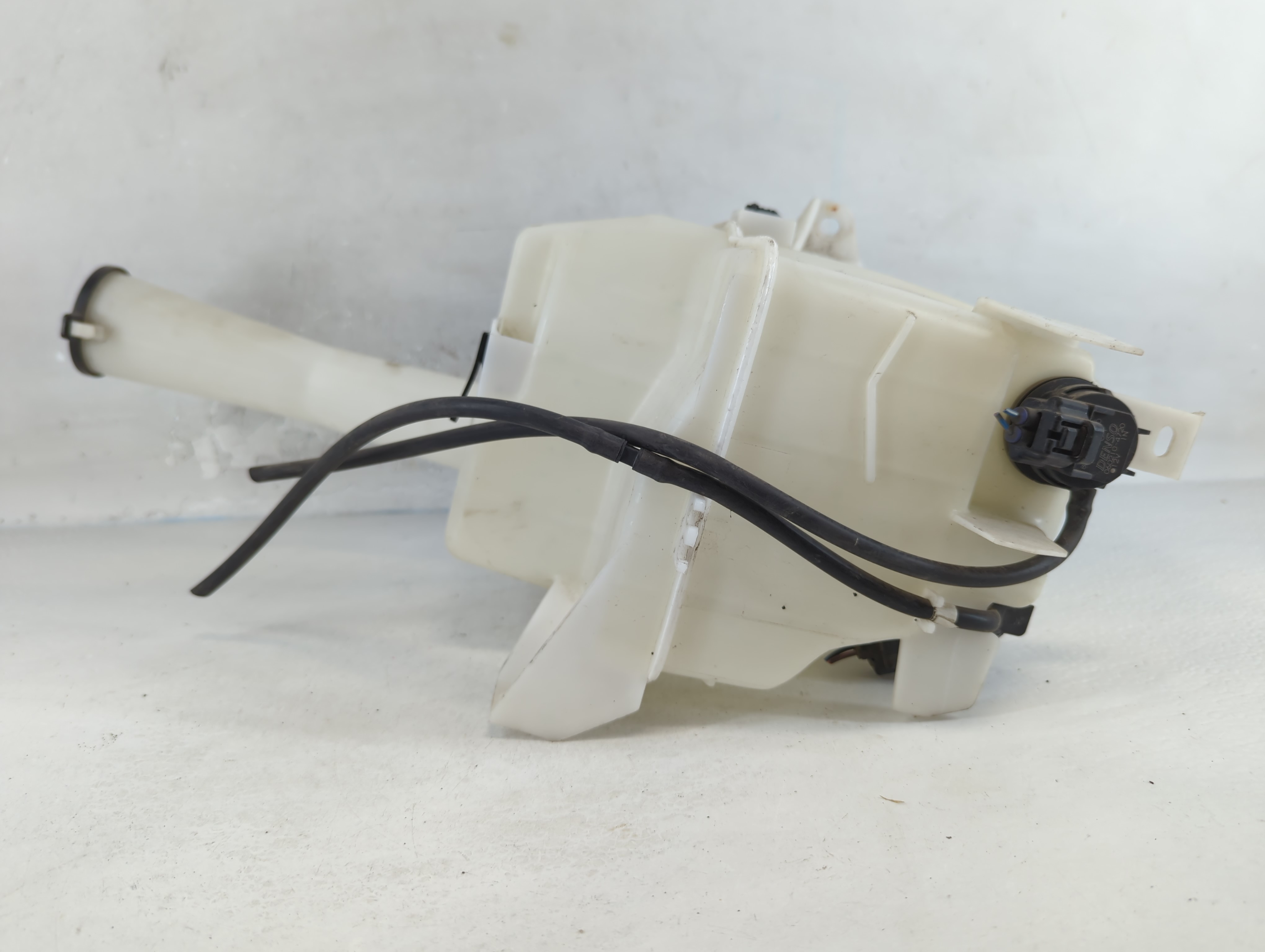 Picture of 2004-2020 Toyota Sienna Windshield Washer Fluid Reservoir Bottle Oem 832373