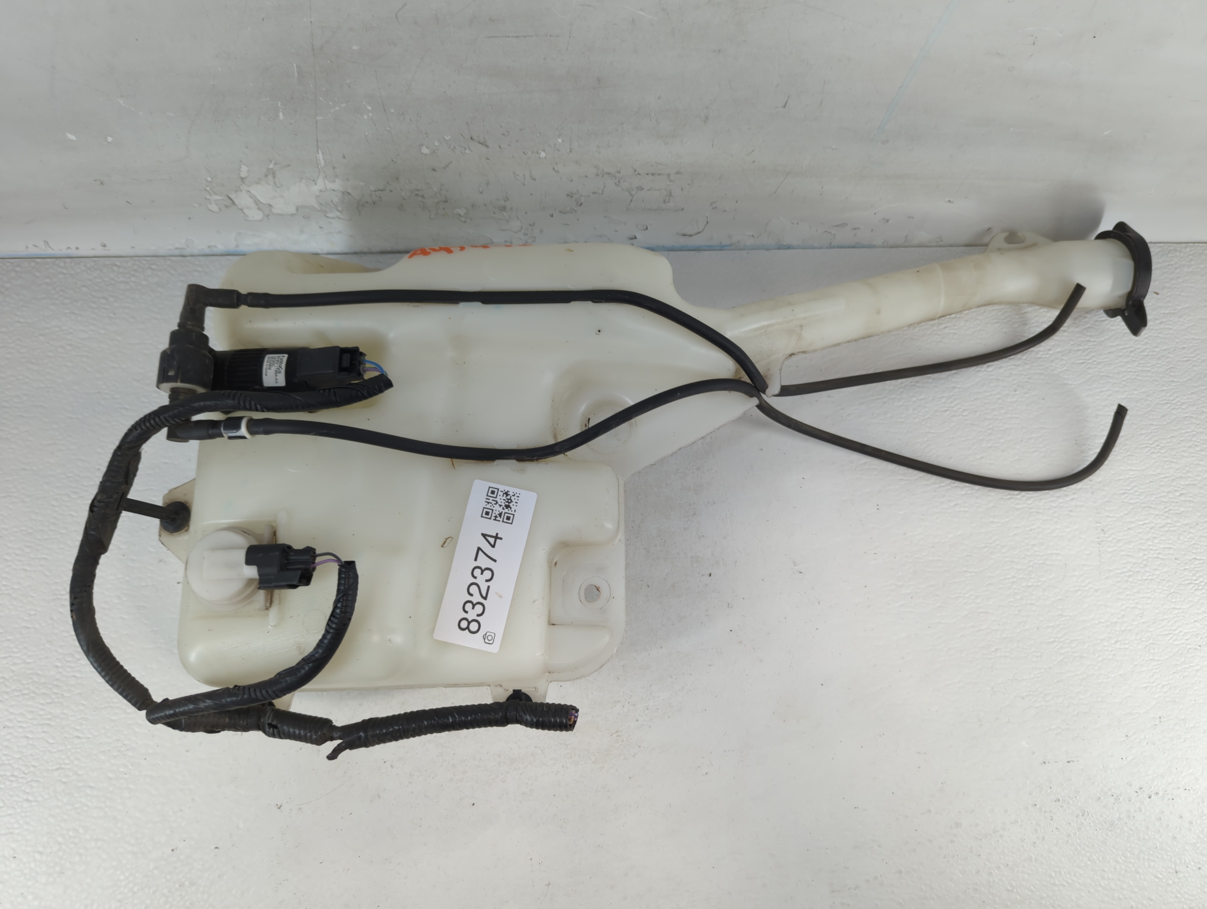 2016-2019 Ford Explorer Windshield Washer Fluid Reservoir Bottle Oem 832374 - Oemusedautoparts1.com
