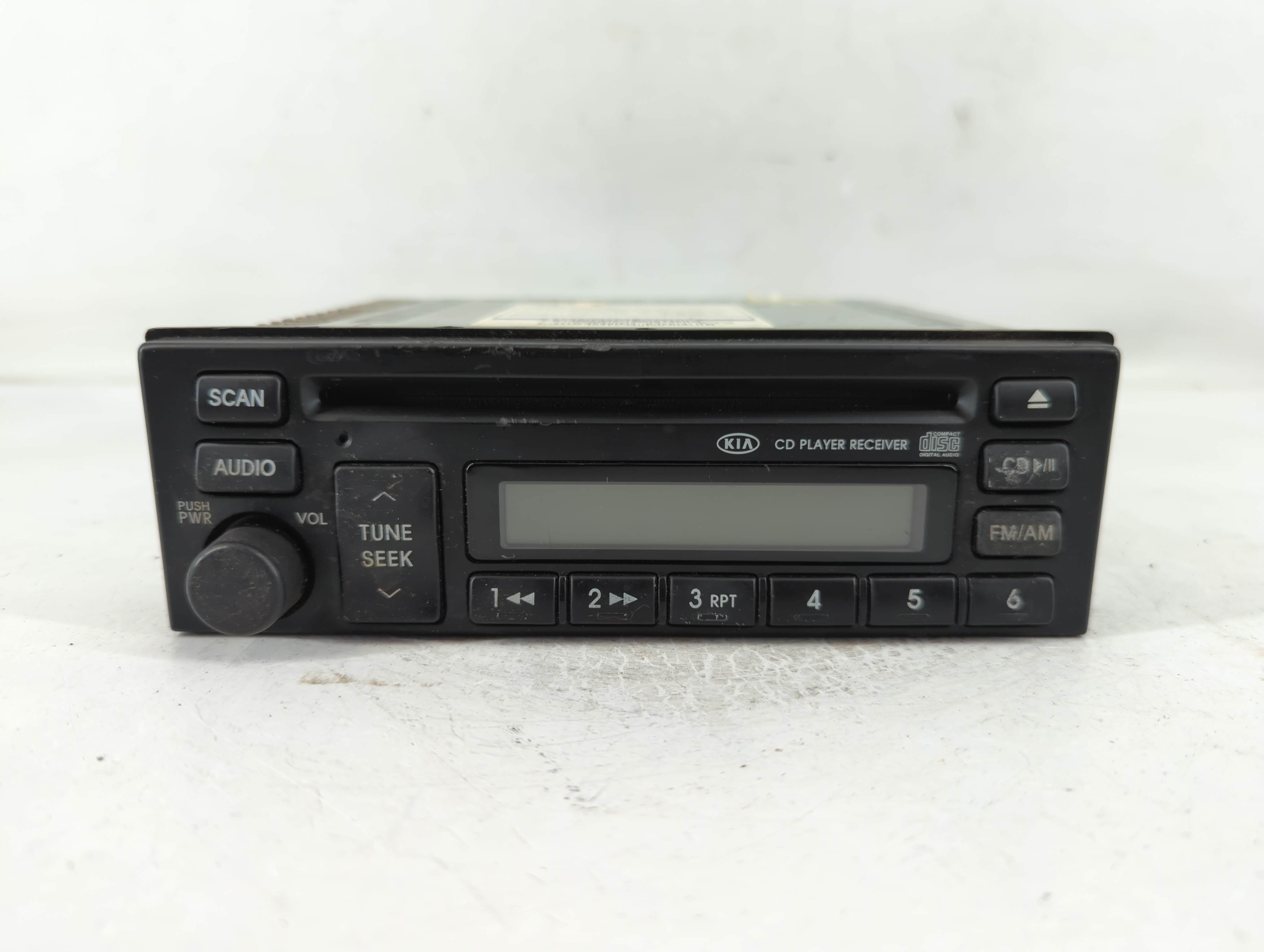 Picture of 2003-2006 Kia Sorento Am Fm Cd Player Radio Receiver 832385