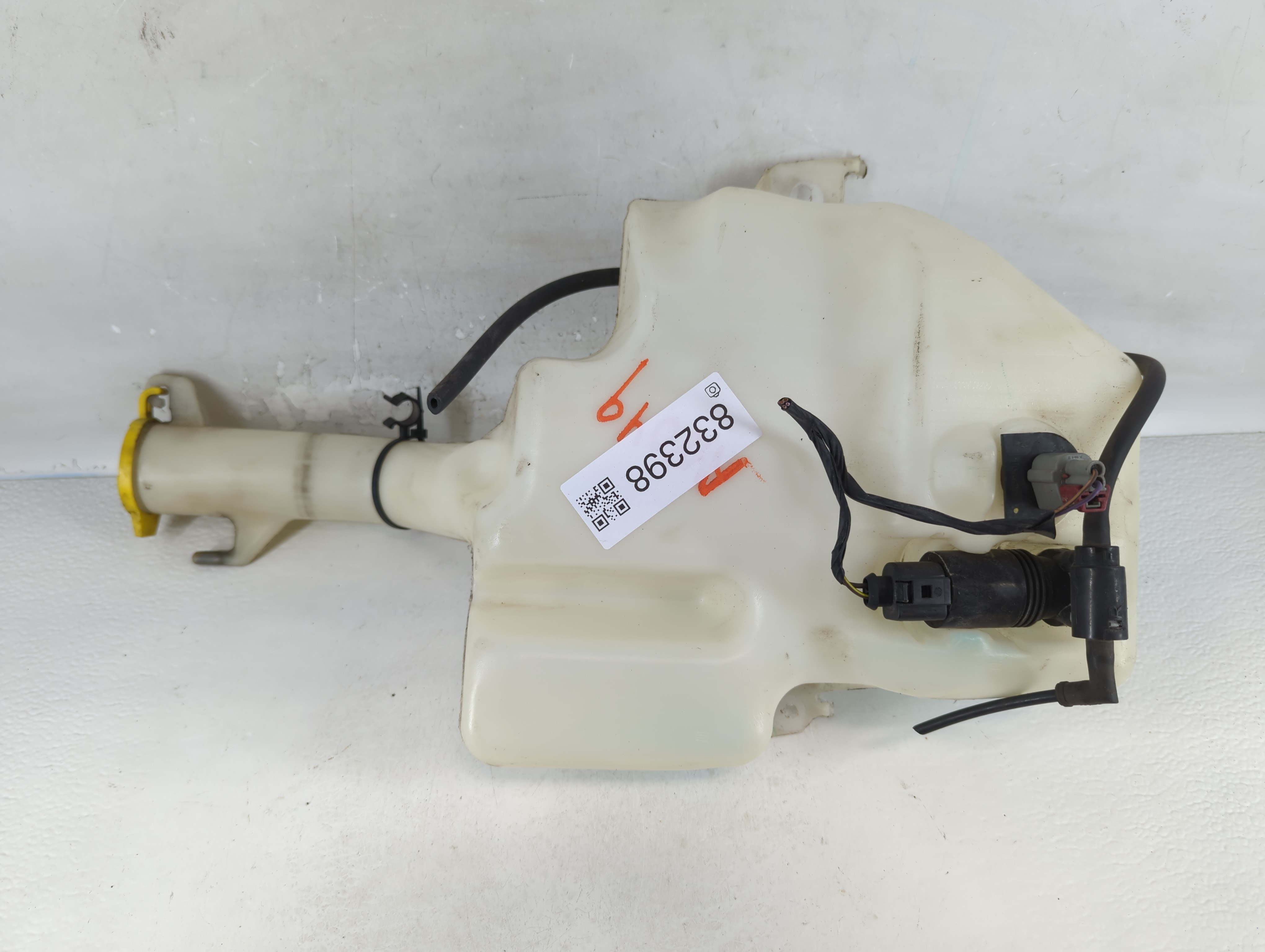 Picture of Dodge Caravan Windshield Washer Fluid Reservoir Bottle Oem 832398