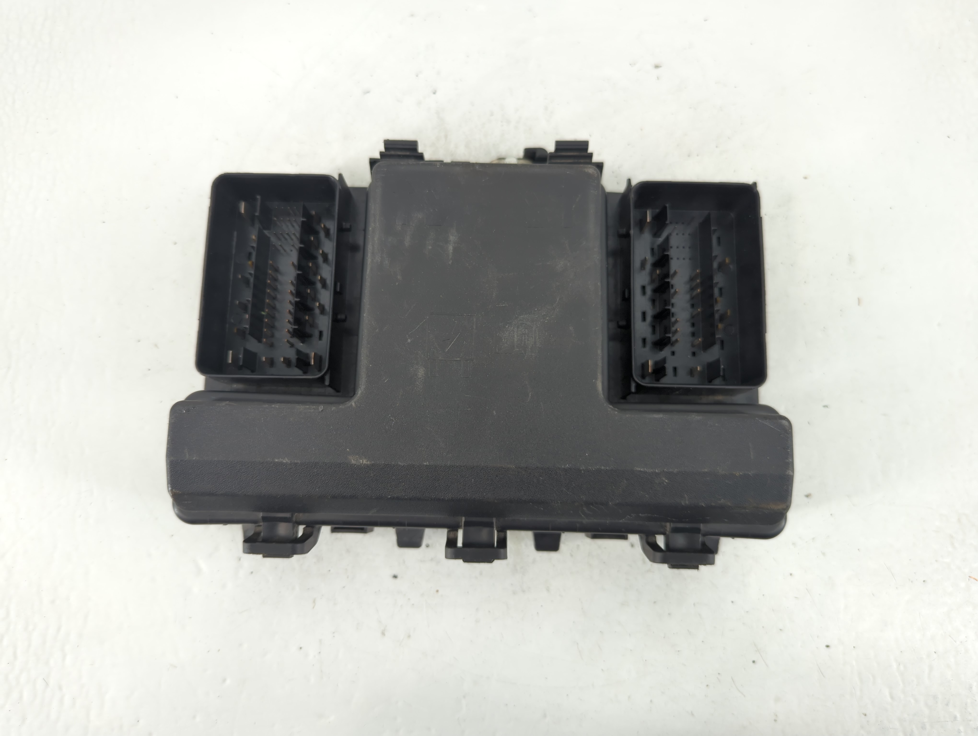 2015-2018 Ford Edge Fusebox Fuse Box Relay Module G2gt 14a075 Aa 832407 - Oemusedautoparts1.com
