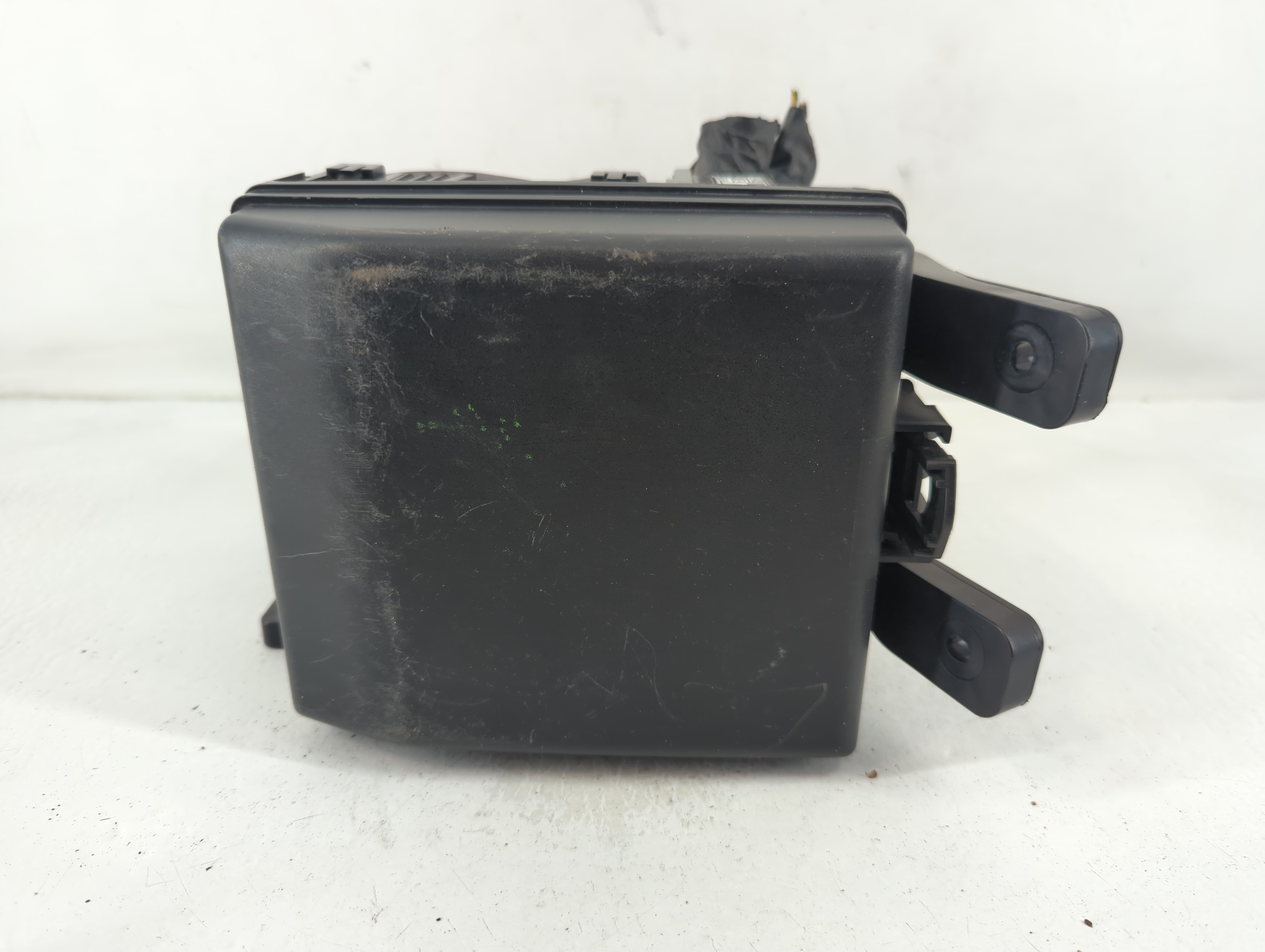 Picture of 2011-2013 Hyundai Tucson Fusebox Fuse Box Relay Module 91402 2s074 832420