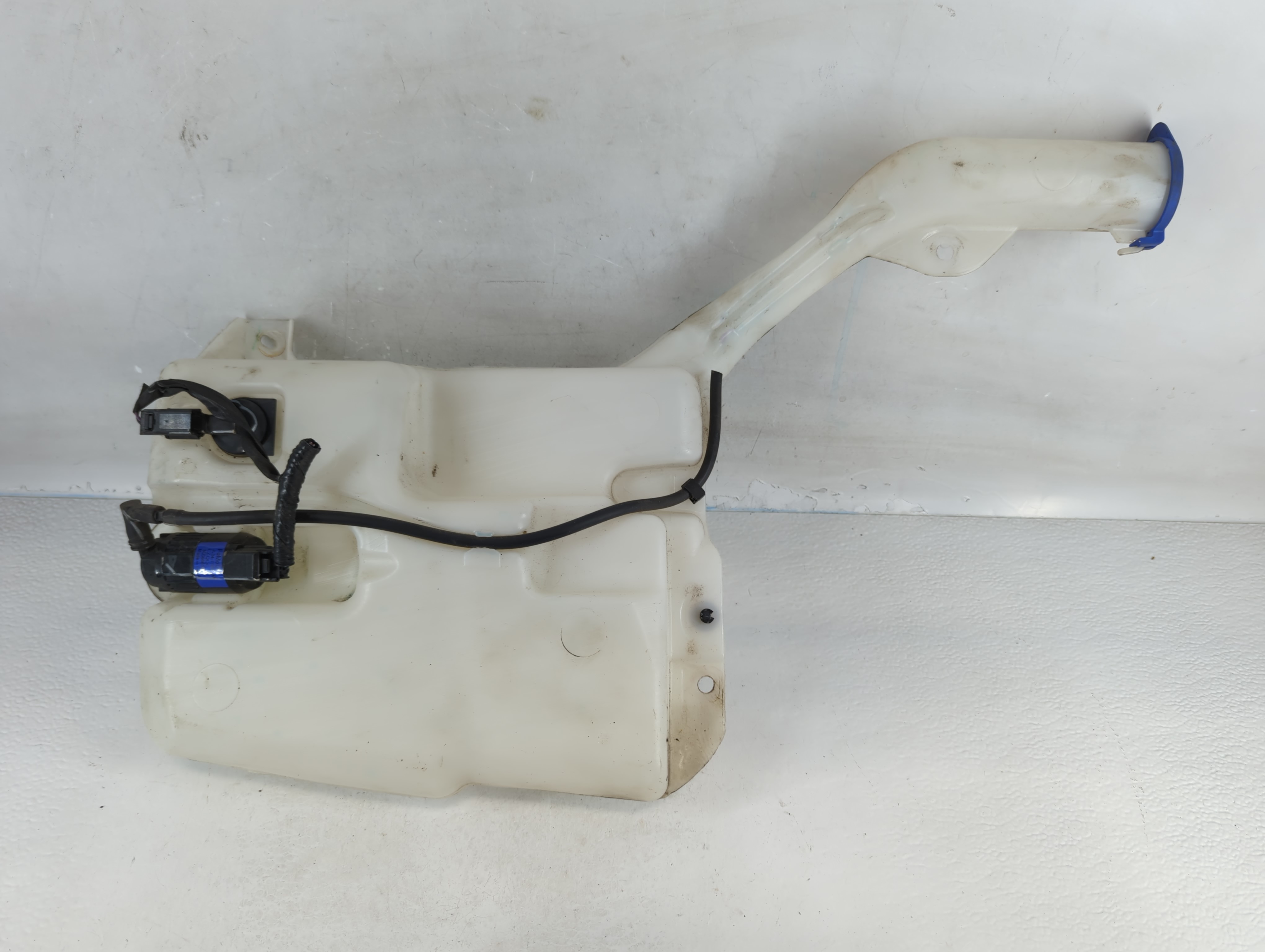 2017-2020 Ford Fusion Windshield Washer Fluid Reservoir Bottle Oem 832422 - Oemusedautoparts1.com