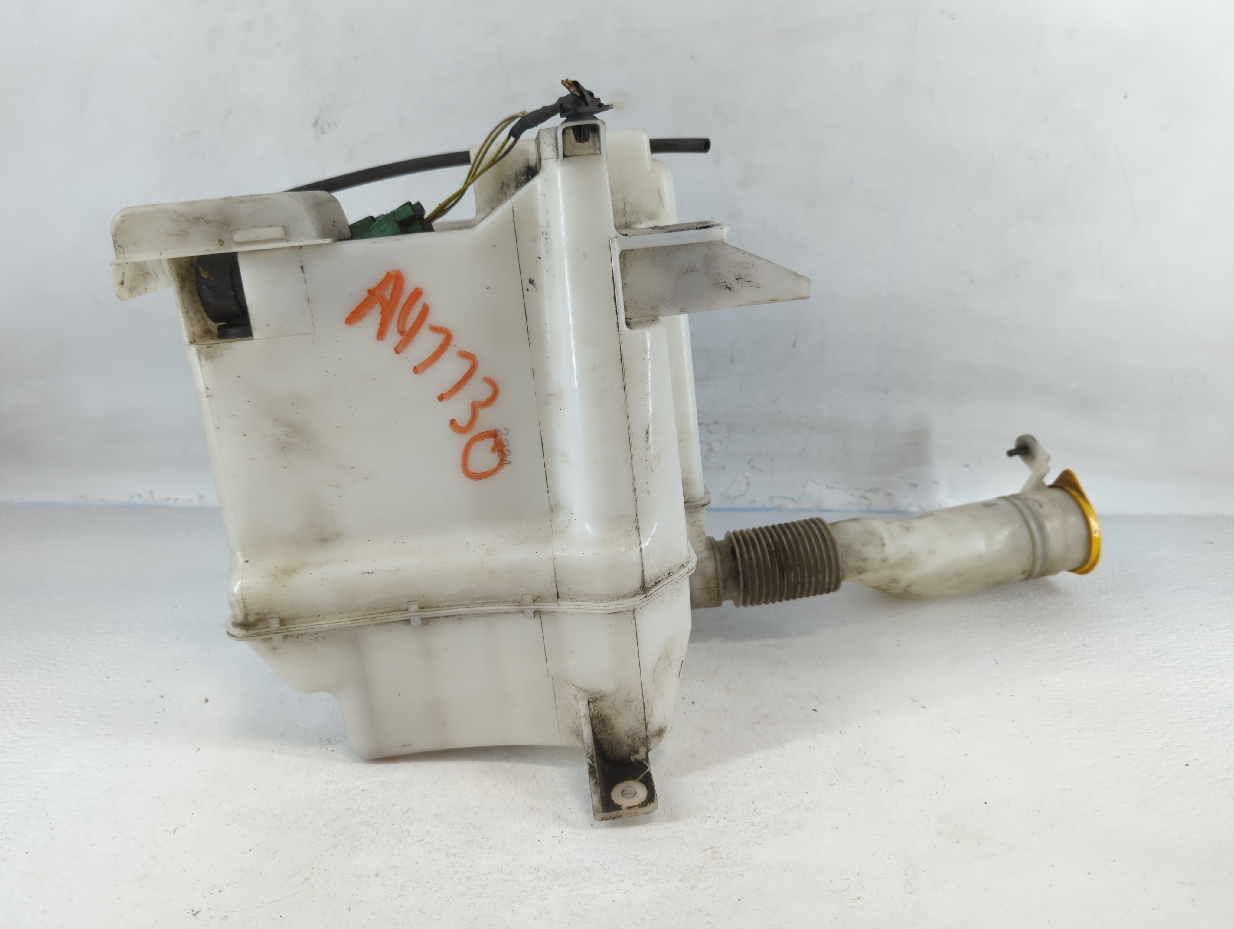 2009-2013 Subaru Forester Windshield Washer Fluid Reservoir Bottle Oem 832423 - Oemusedautoparts1.com
