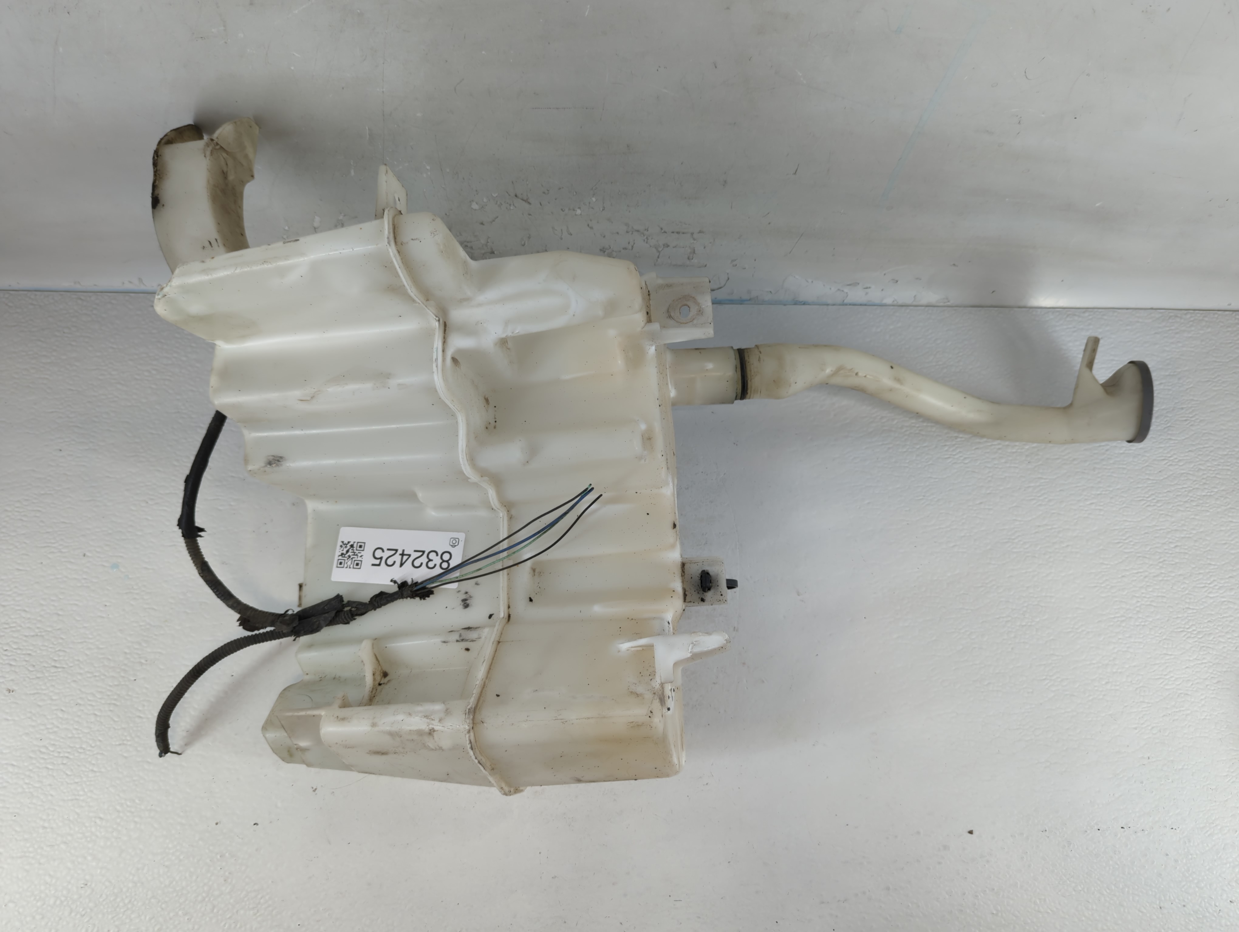 Picture of 2011 Infiniti G37 Windshield Washer Fluid Reservoir Bottle Oem 832425