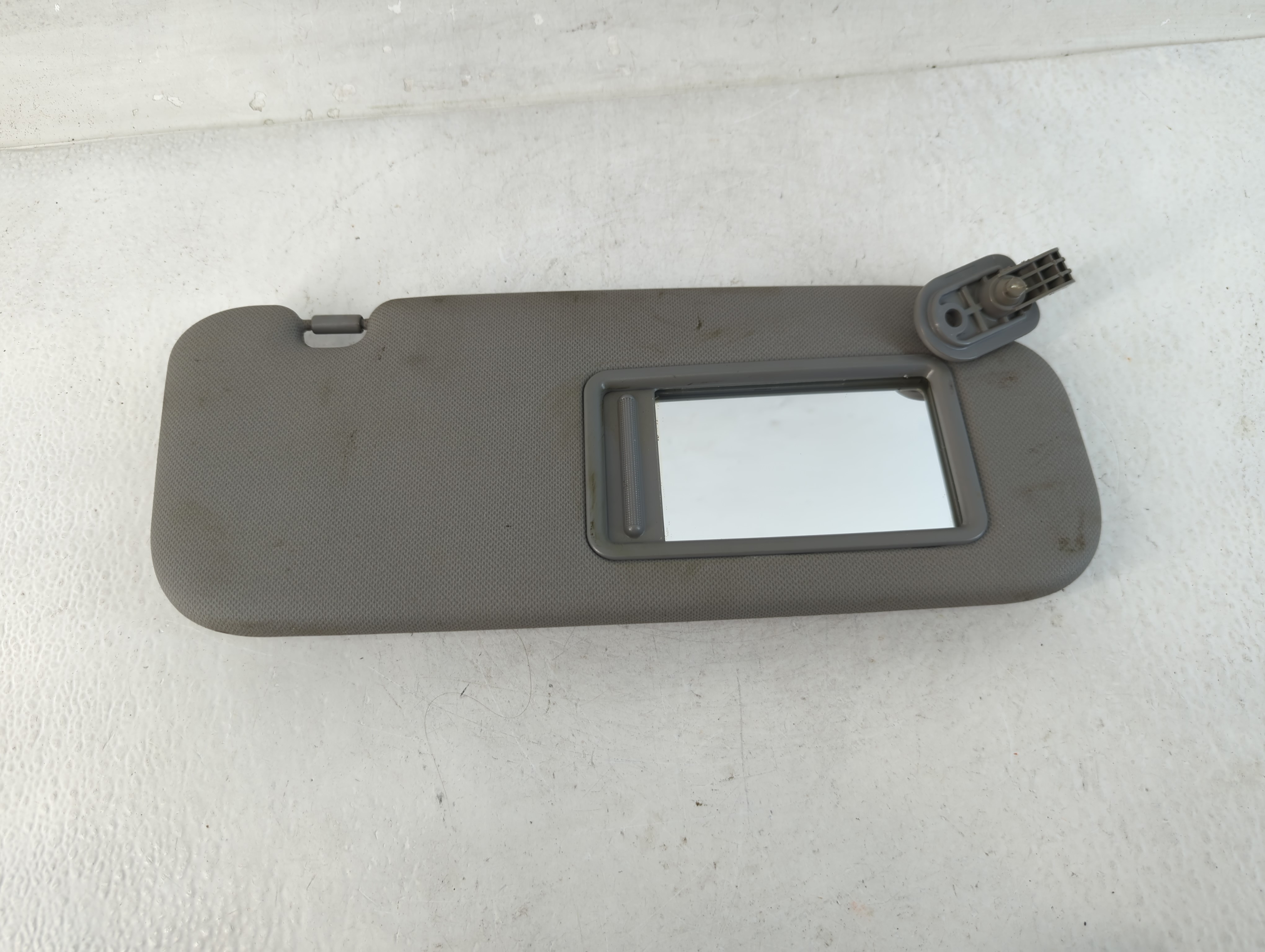 2014-2017 Hyundai Accent Passenger Sun Visor Mirror Right Sunvisor Grey 832462 - Oemusedautoparts1.com