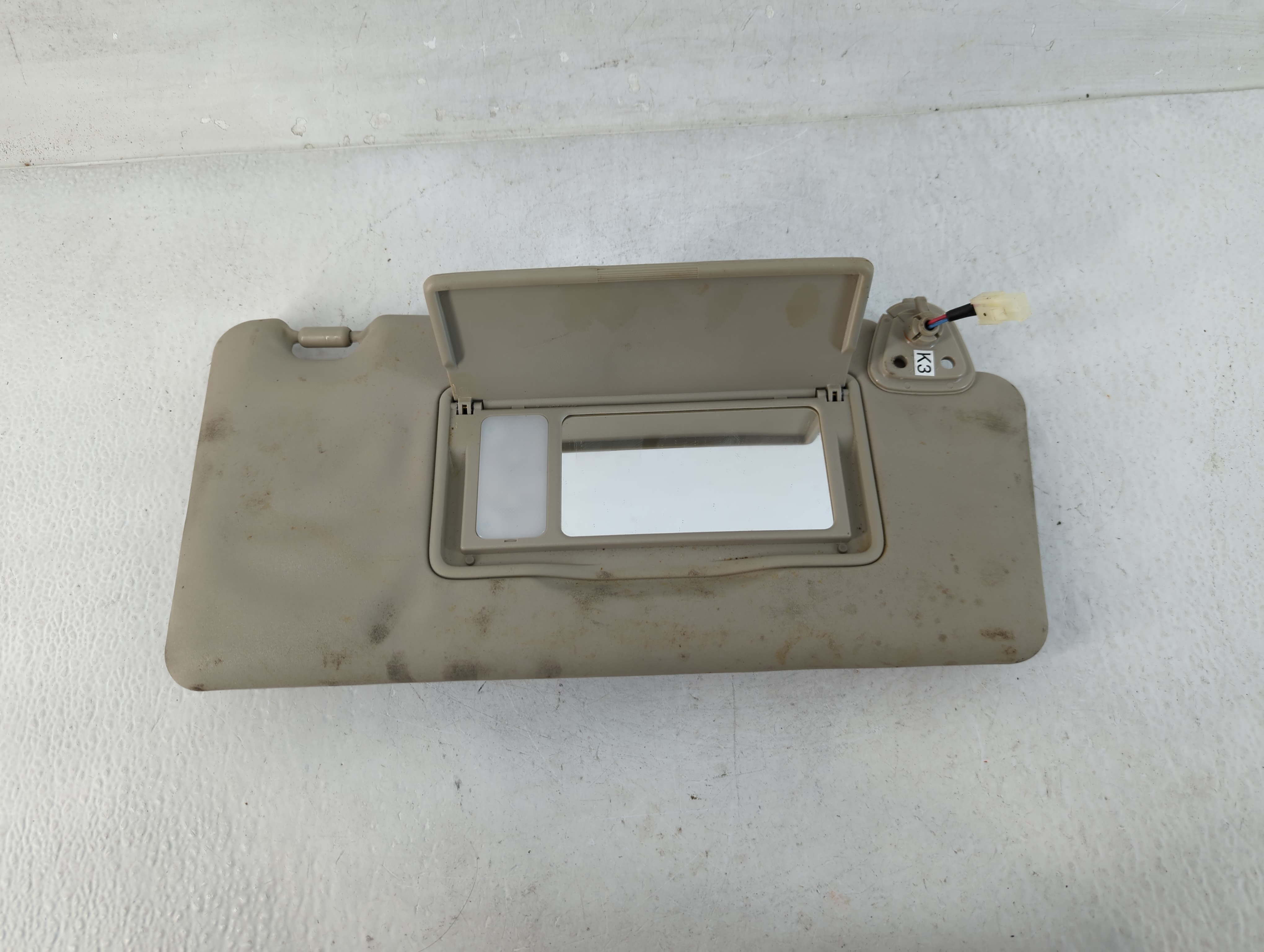 2008-2015 Nissan Rogue Passenger Sun Visor Mirror Right Sunvisor Grey 832464 - Oemusedautoparts1.com