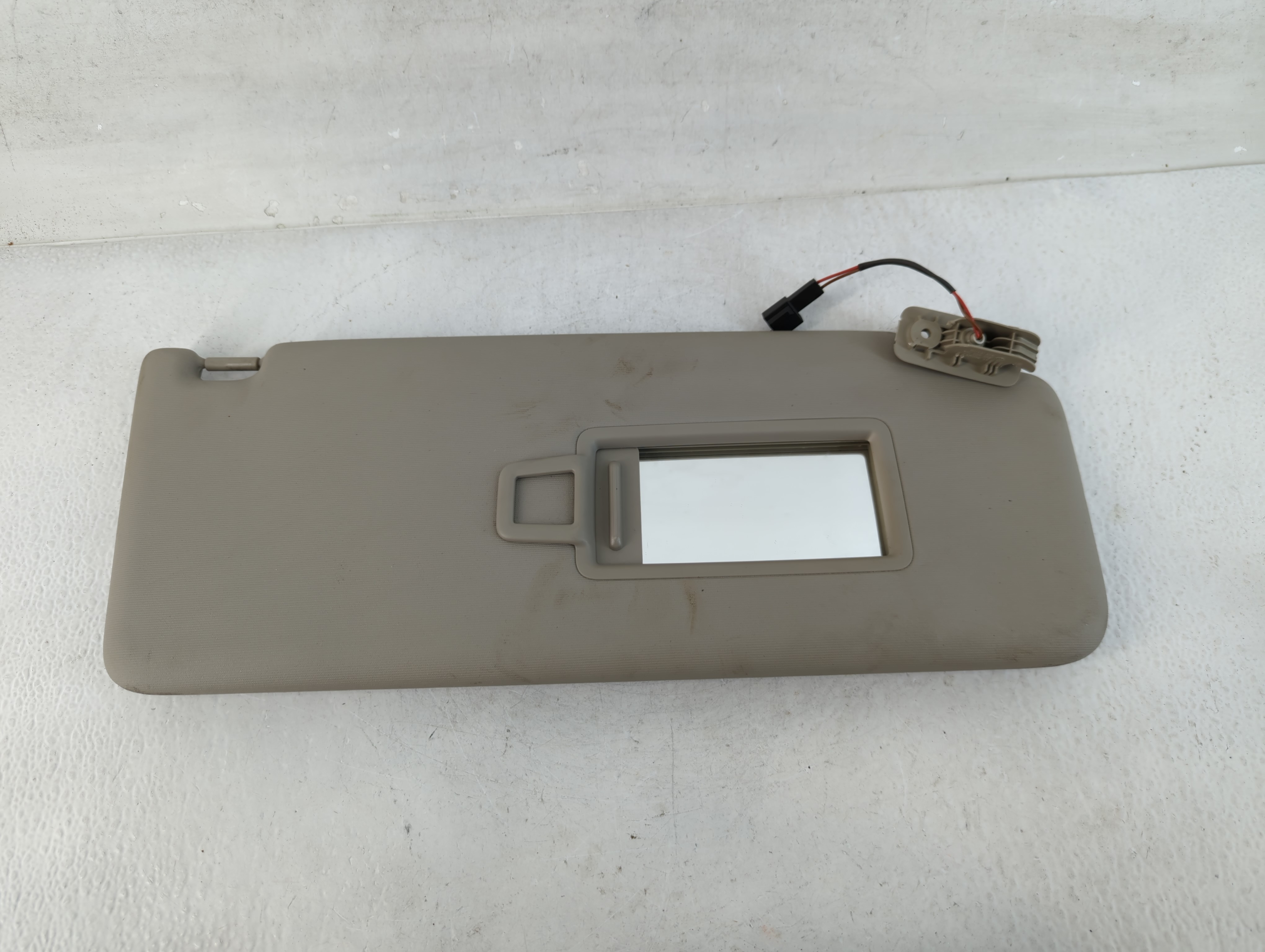 2018-2022 Volkswagen Atlas Passenger Sun Visor Mirror Right Sunvisor Grey 832471 - Oemusedautoparts1.com