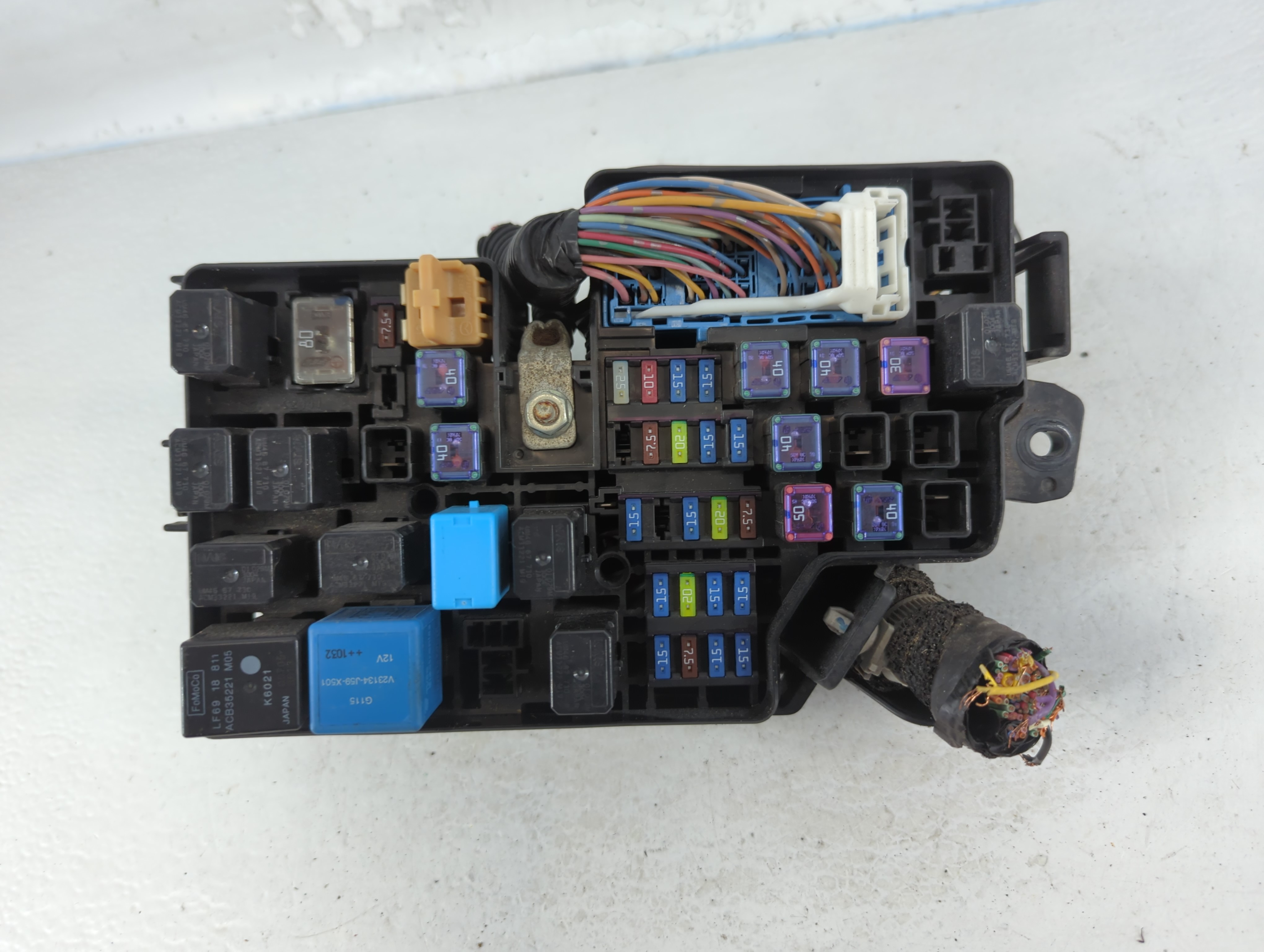 Picture of 2010-2011 Mazda 3 Fusebox Fuse Box Relay Module Tipm K2441 832492