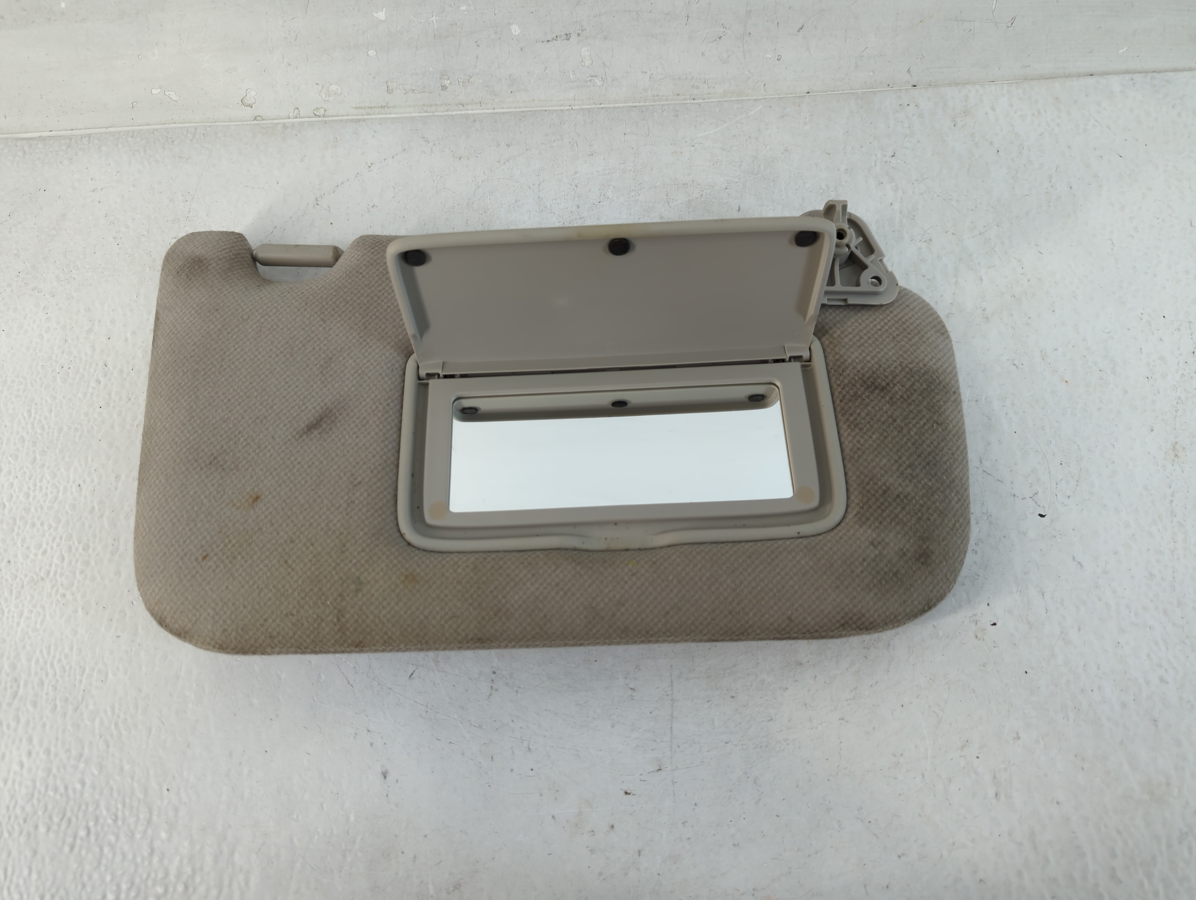 2013-2019 Nissan Sentra Passenger Sun Visor Mirror Right Sunvisor Grey 832545 - Oemusedautoparts1.com