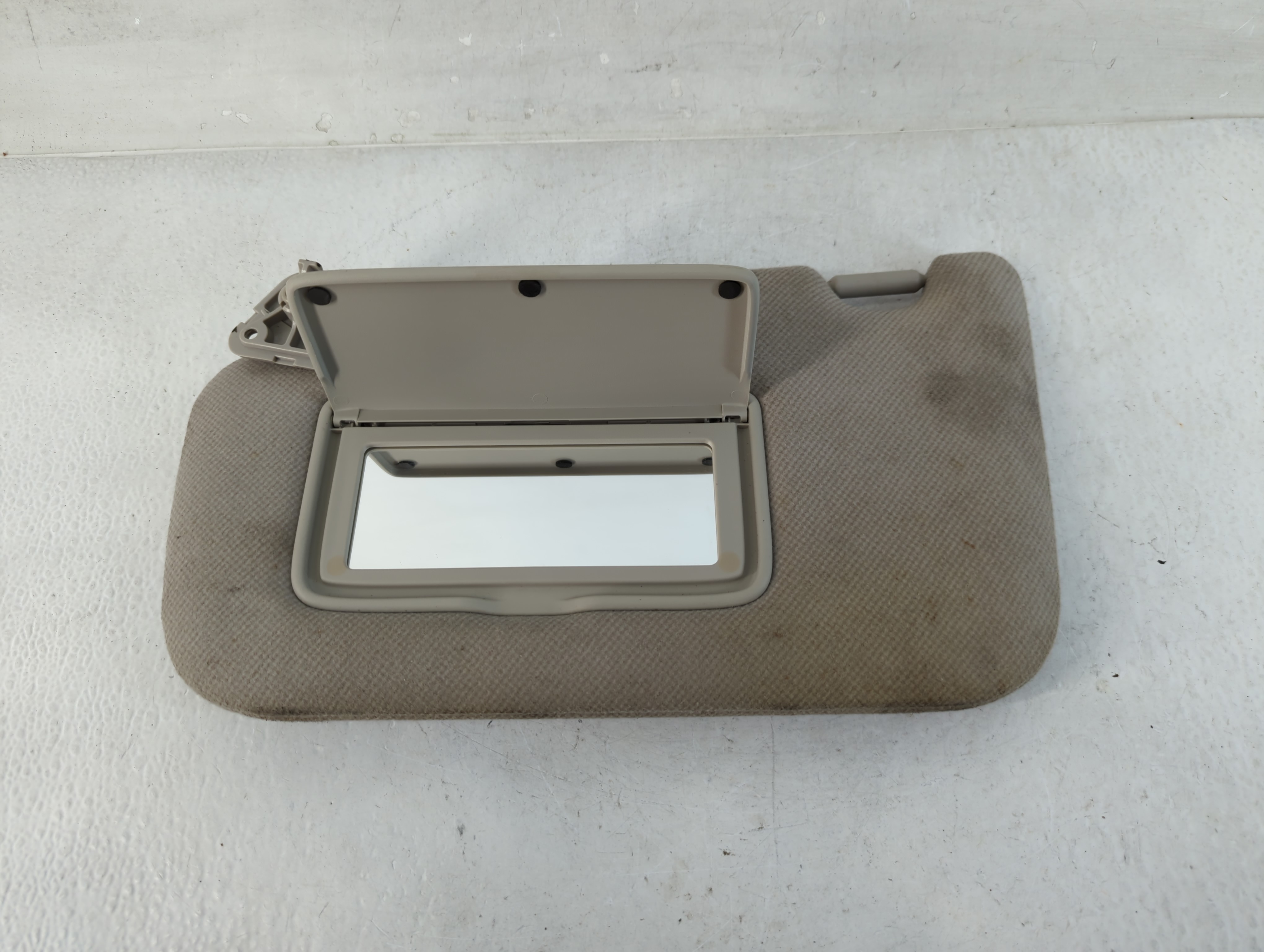 2013-2019 Nissan Sentra Driver Sun Visor Mirror Left Sunvisor Grey 832546 - Oemusedautoparts1.com