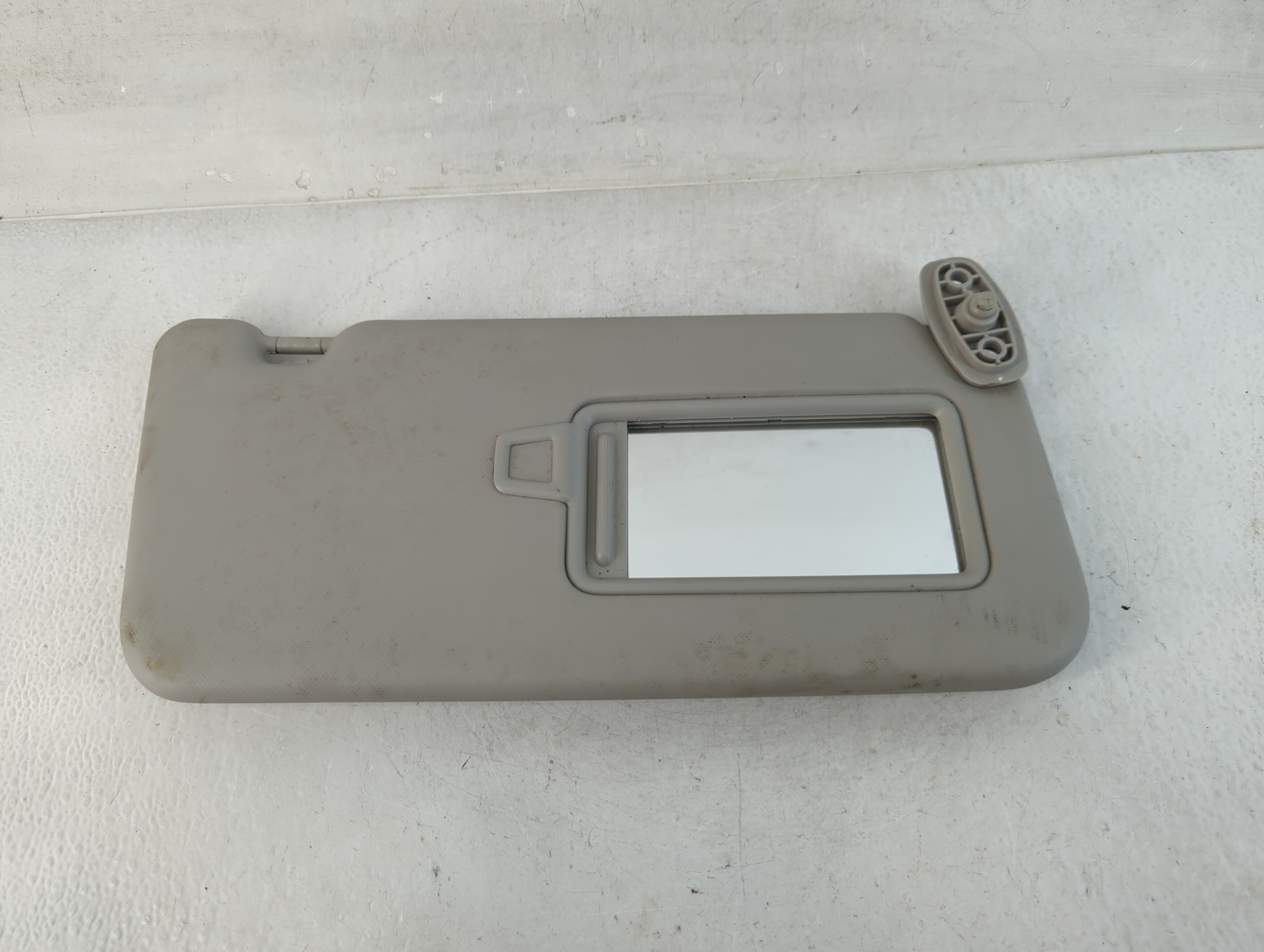 2020-2021 Kia Soul Passenger Sun Visor Mirror Right Sunvisor Grey 832549 - Oemusedautoparts1.com