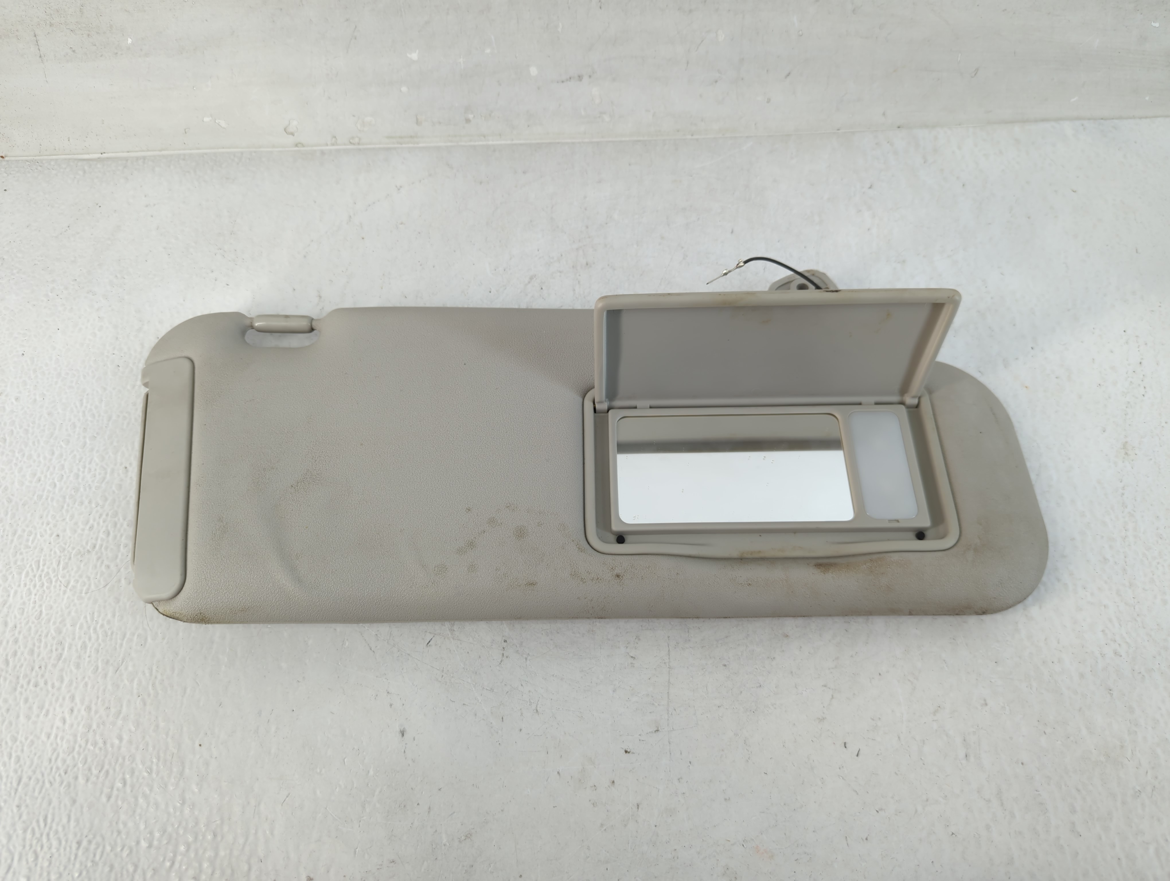 2010-2012 Mazda Cx-7 Passenger Sun Visor Mirror Right Sunvisor Light Grey 832622 - Oemusedautoparts1.com