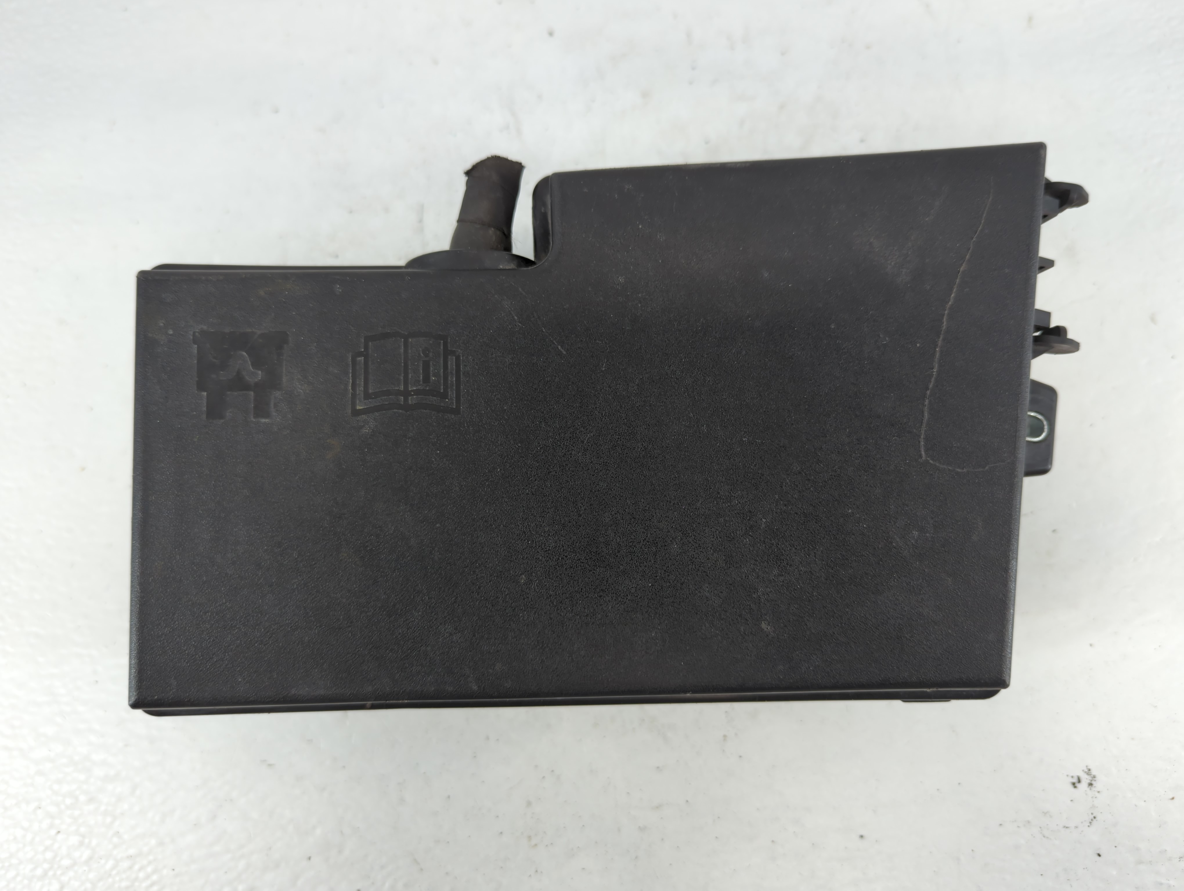 Picture of 2013-2016 Ford Escape Fusebox Fuse Box Relay Module 832651